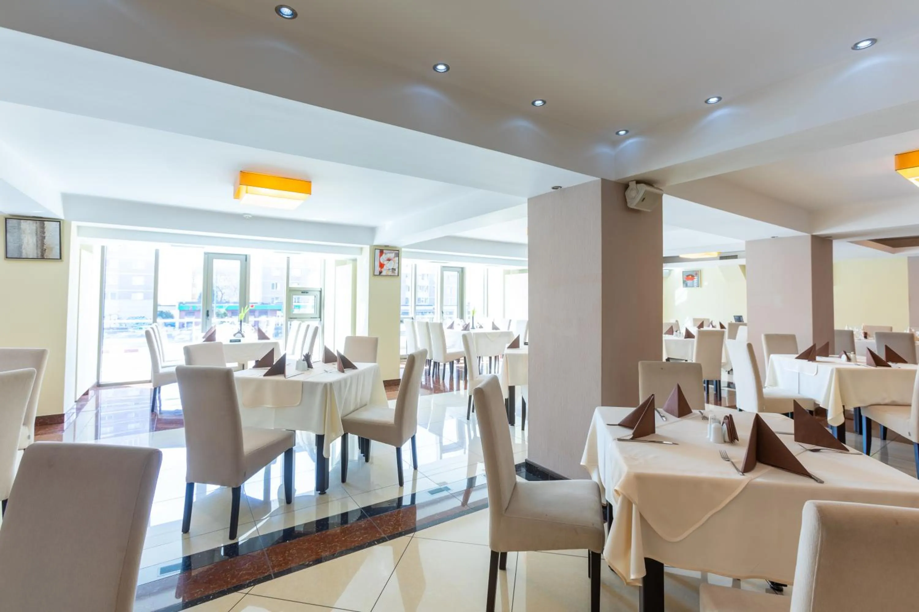 Restaurant/places to eat in Golden Time Hotel