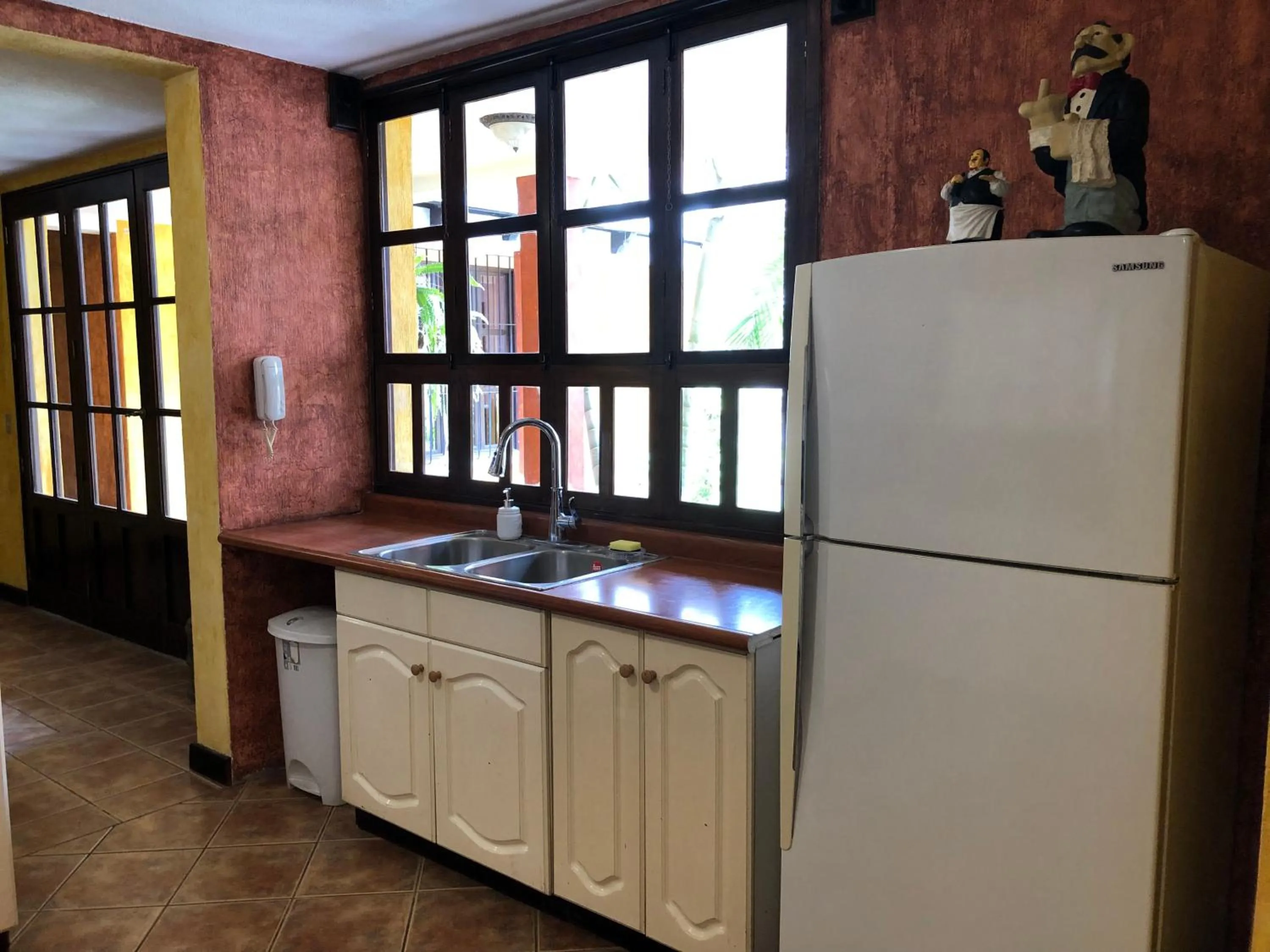 Communal kitchen in Casona del Conquistador