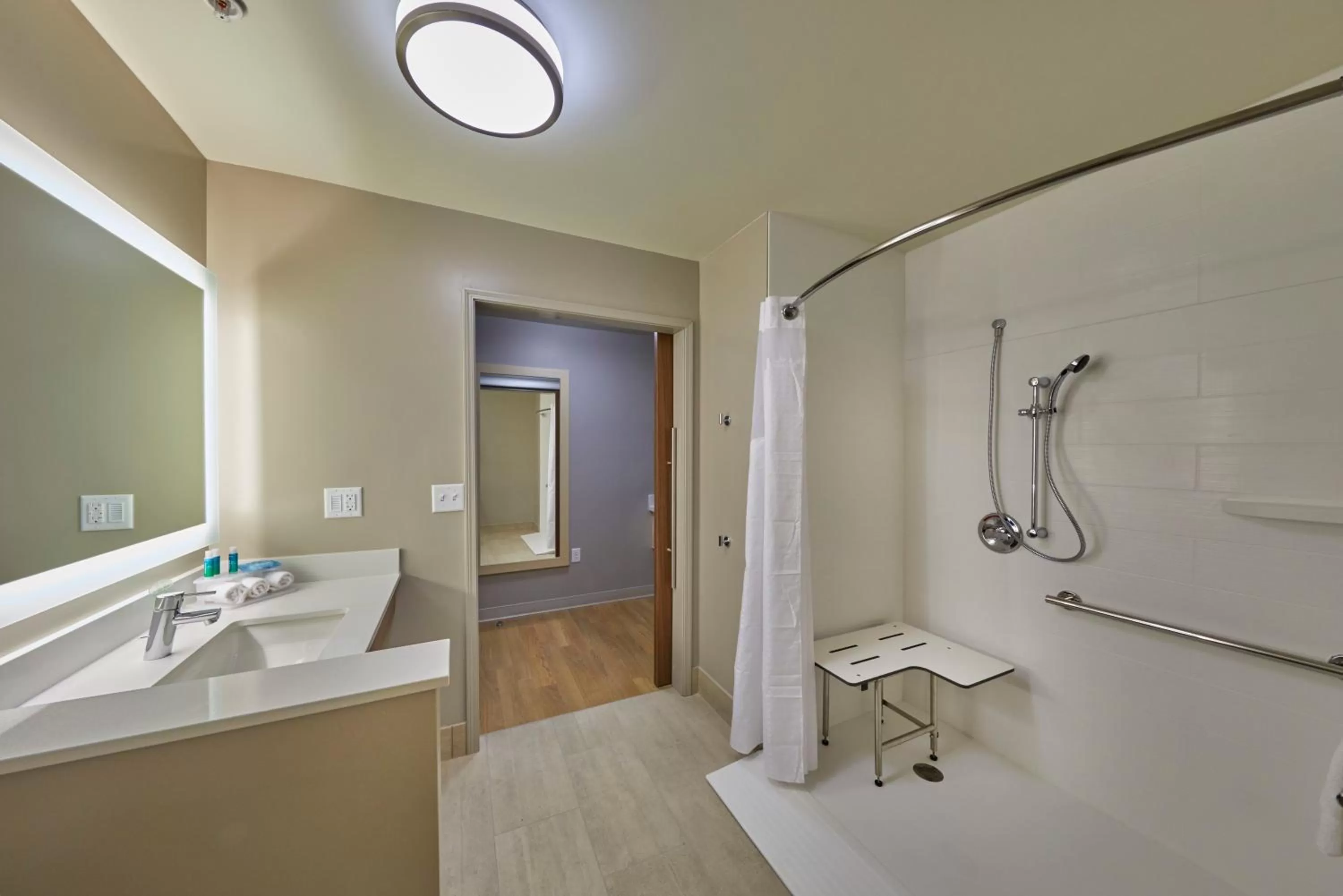 Bathroom in Holiday Inn Express & Suites - Hermiston Downtown by IHG