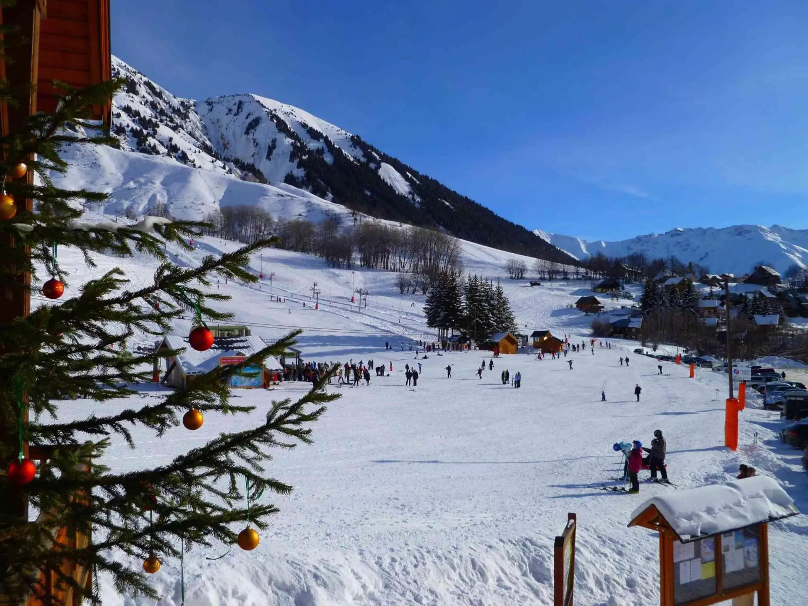 Skiing, Winter in Adonis Fontaine du Roi by Olydea