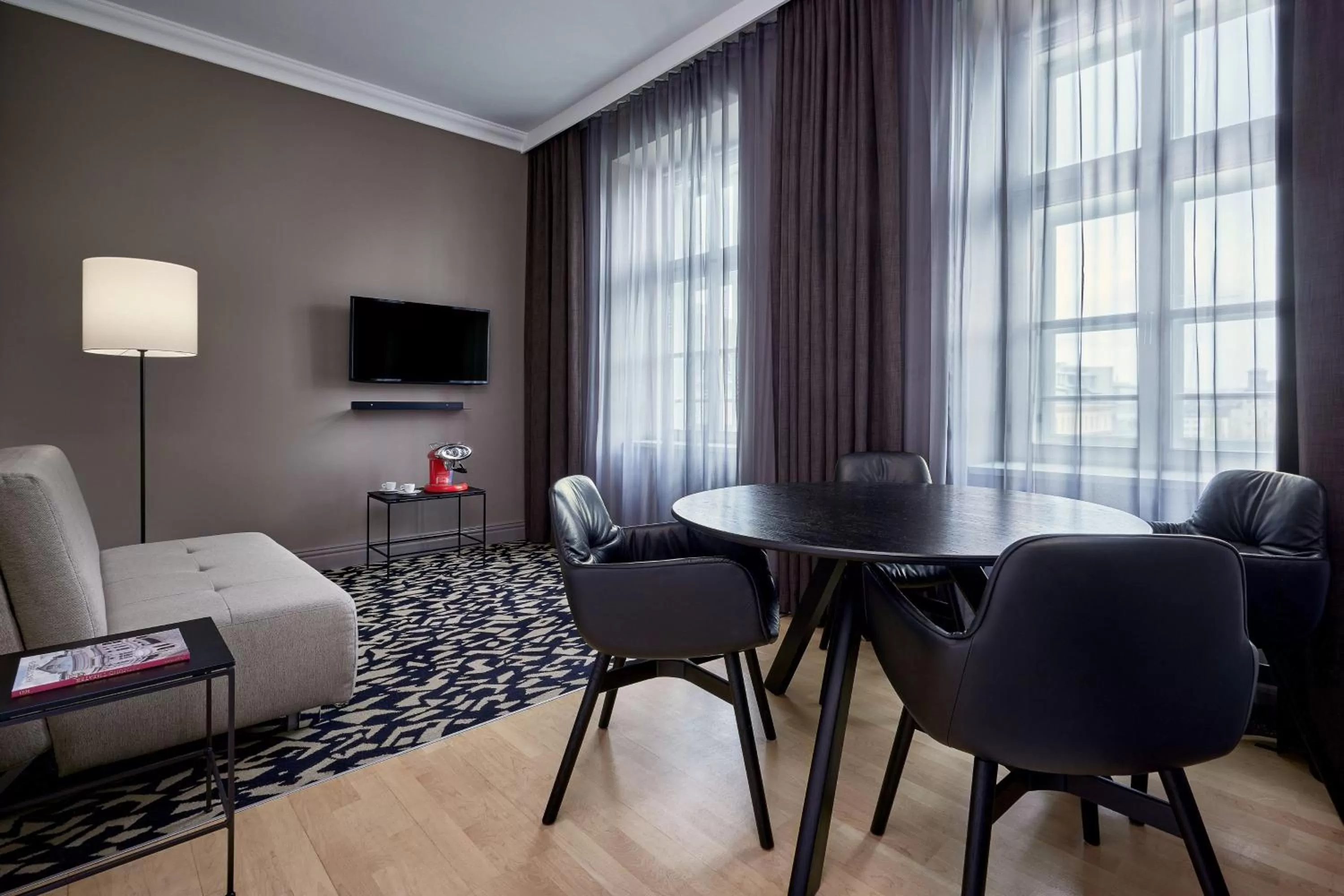 Living room in Le Méridien Vienna