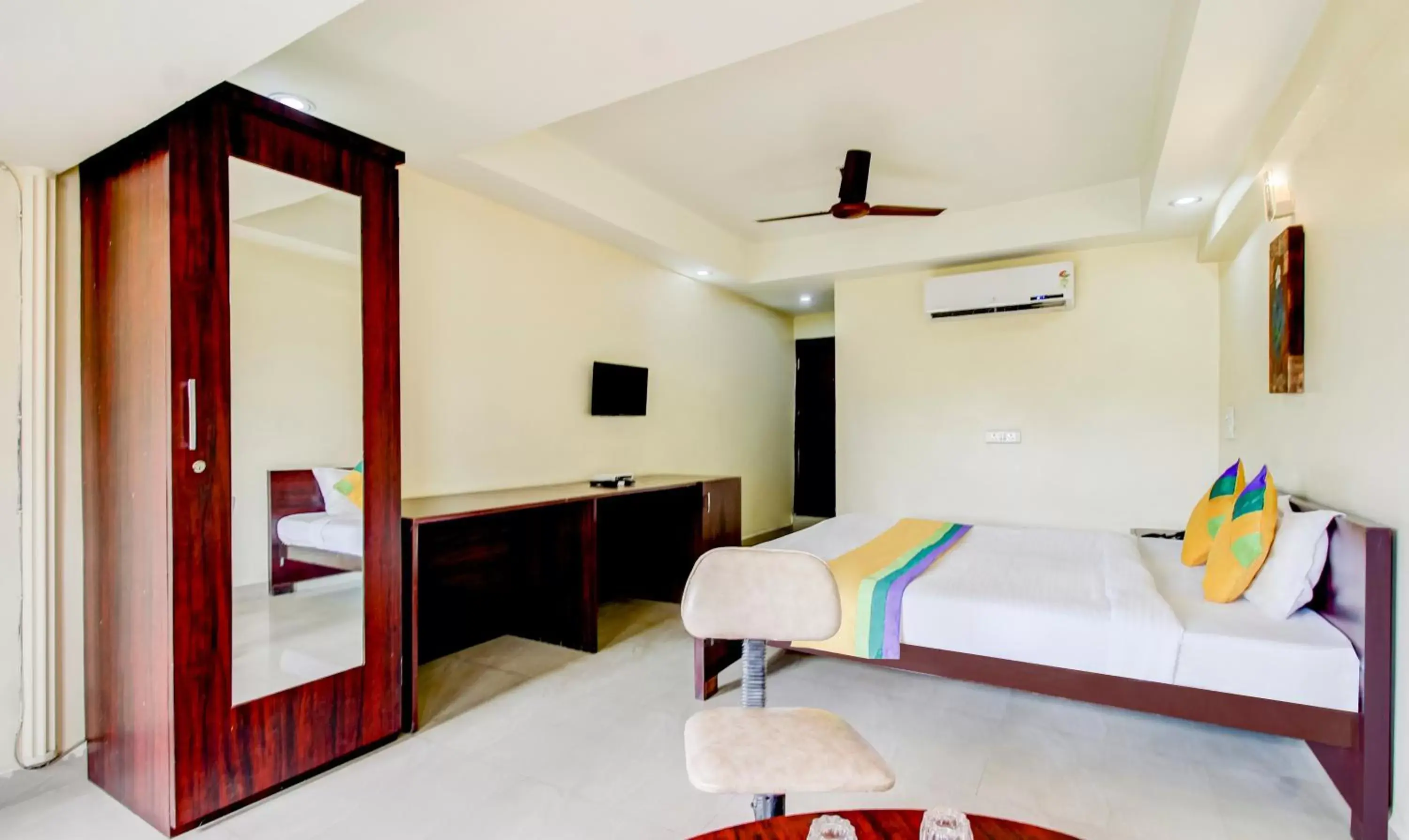 Bedroom, Bed in Itsy Hotels Aditya Bedroom, Bed in Itsy Hotels Aditya