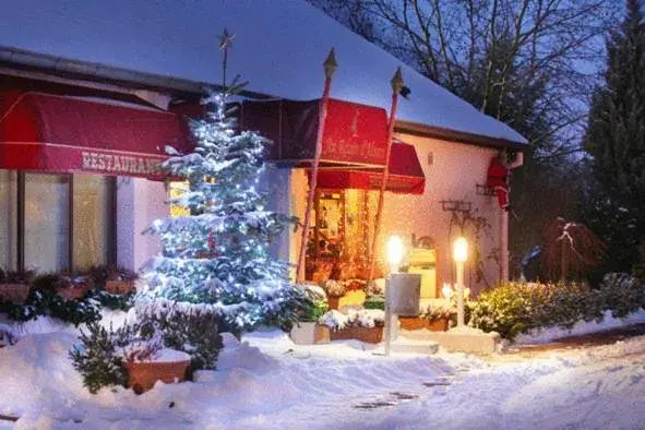 Facade/entrance, Winter in Hôtel Restaurant Au Relais D'Alsace