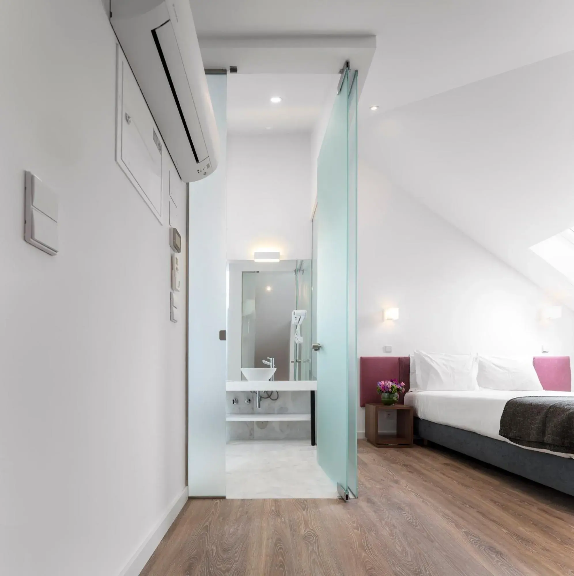 Bedroom, Seating Area in Lisbon Serviced Apartments - Chiado Emenda