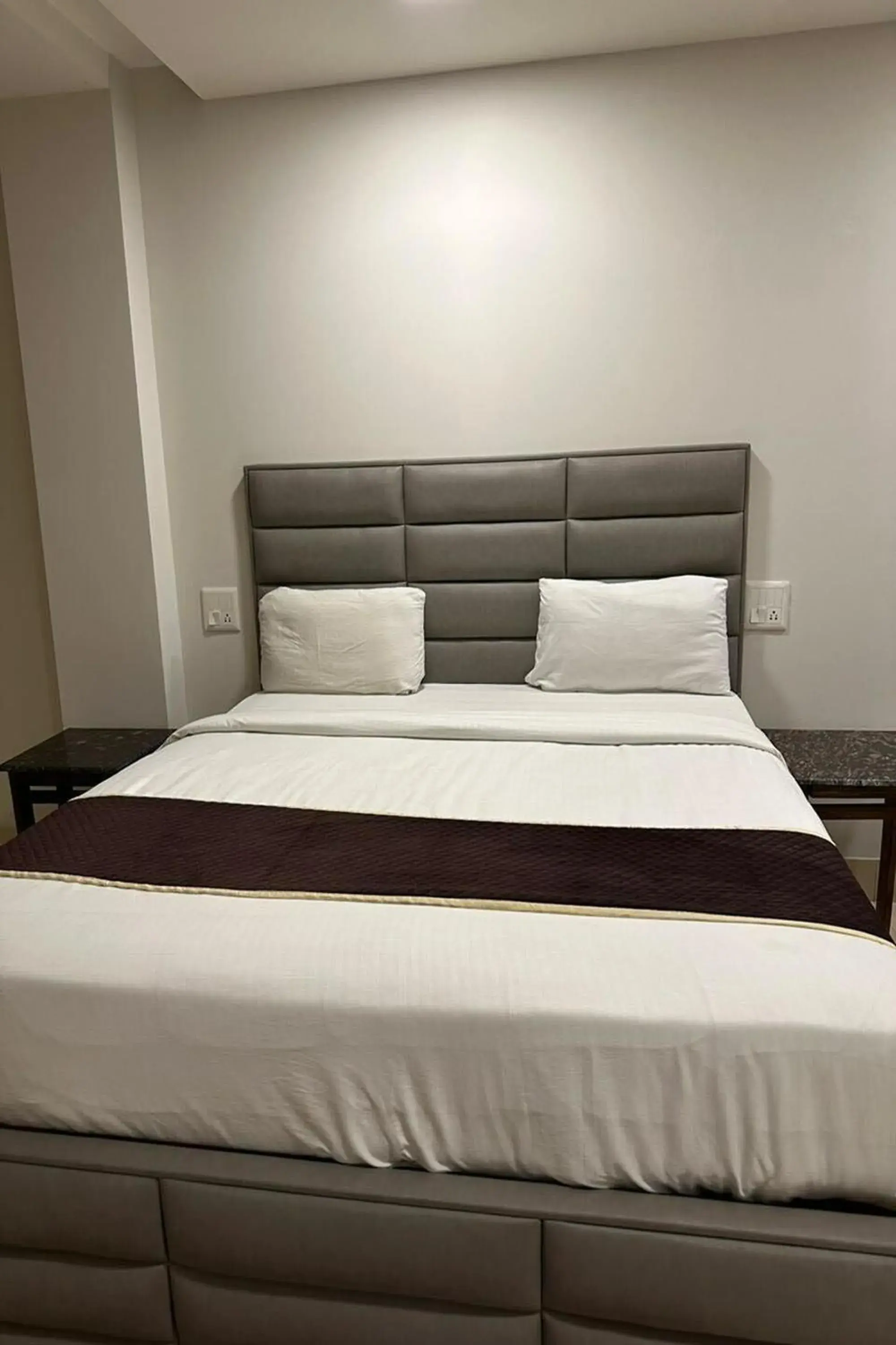 Bed in Hotel Amenda International