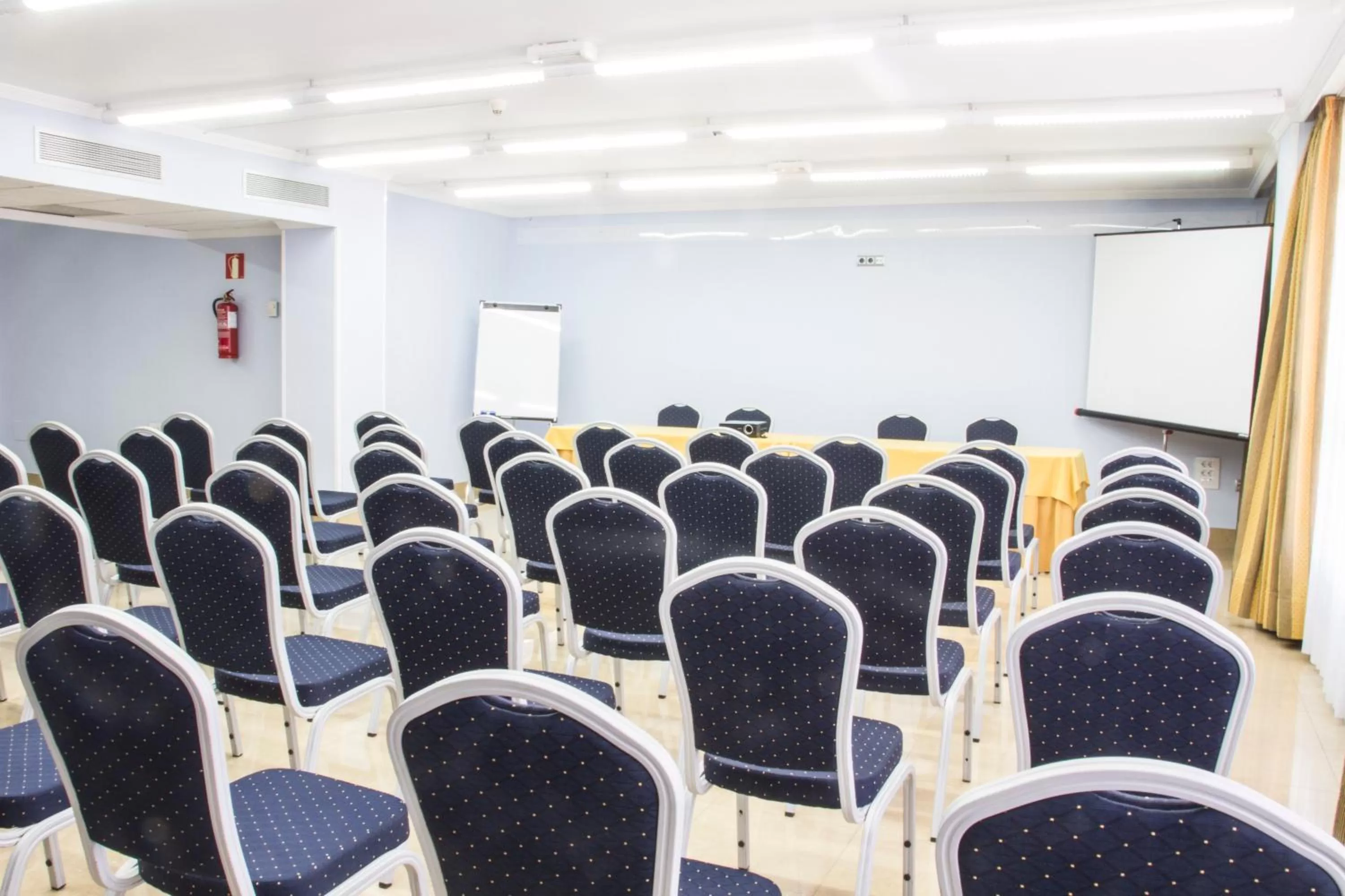 Business facilities in Checkin Diamar