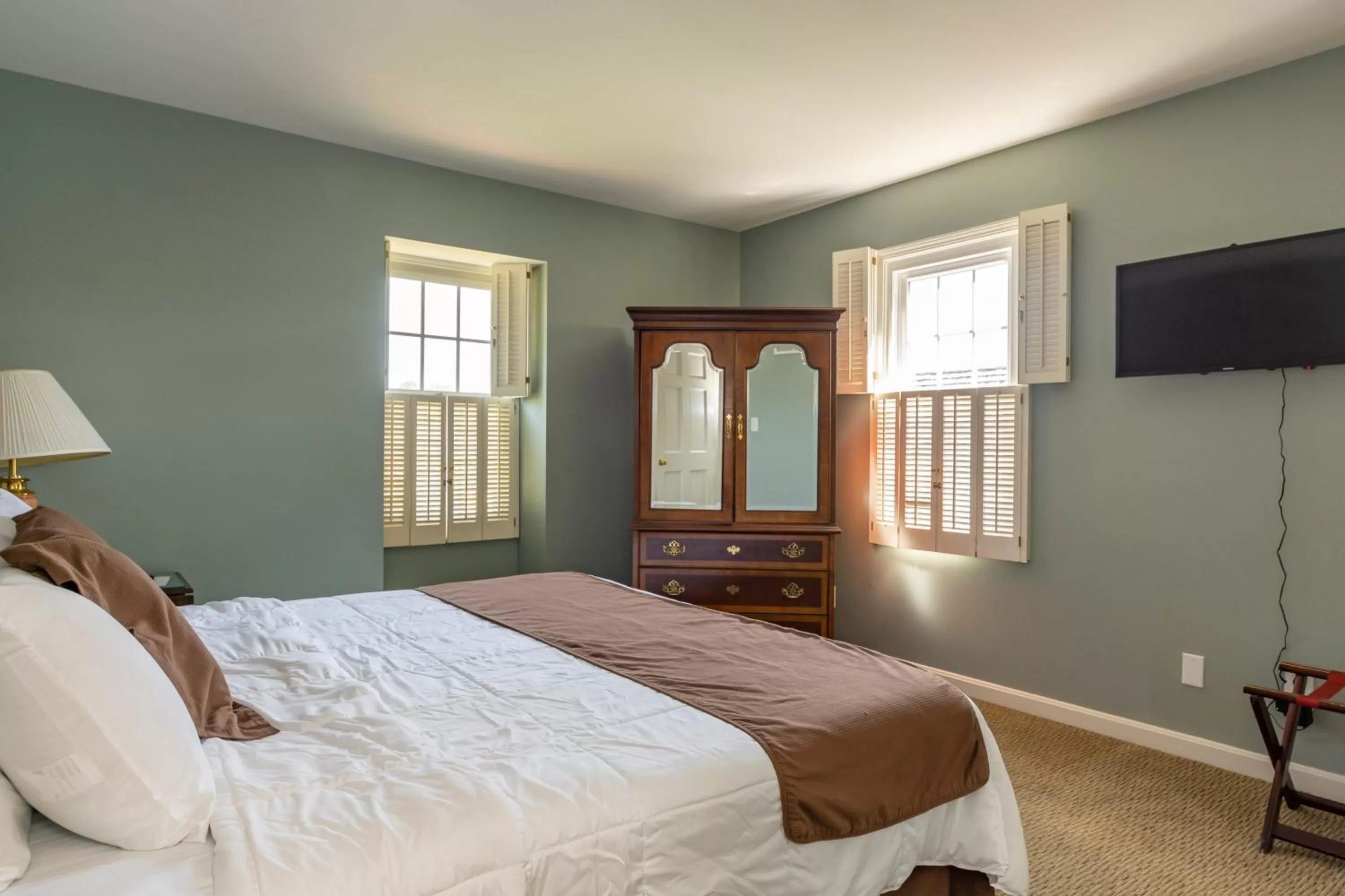 Bedroom, Bed in Century Suites Hotel