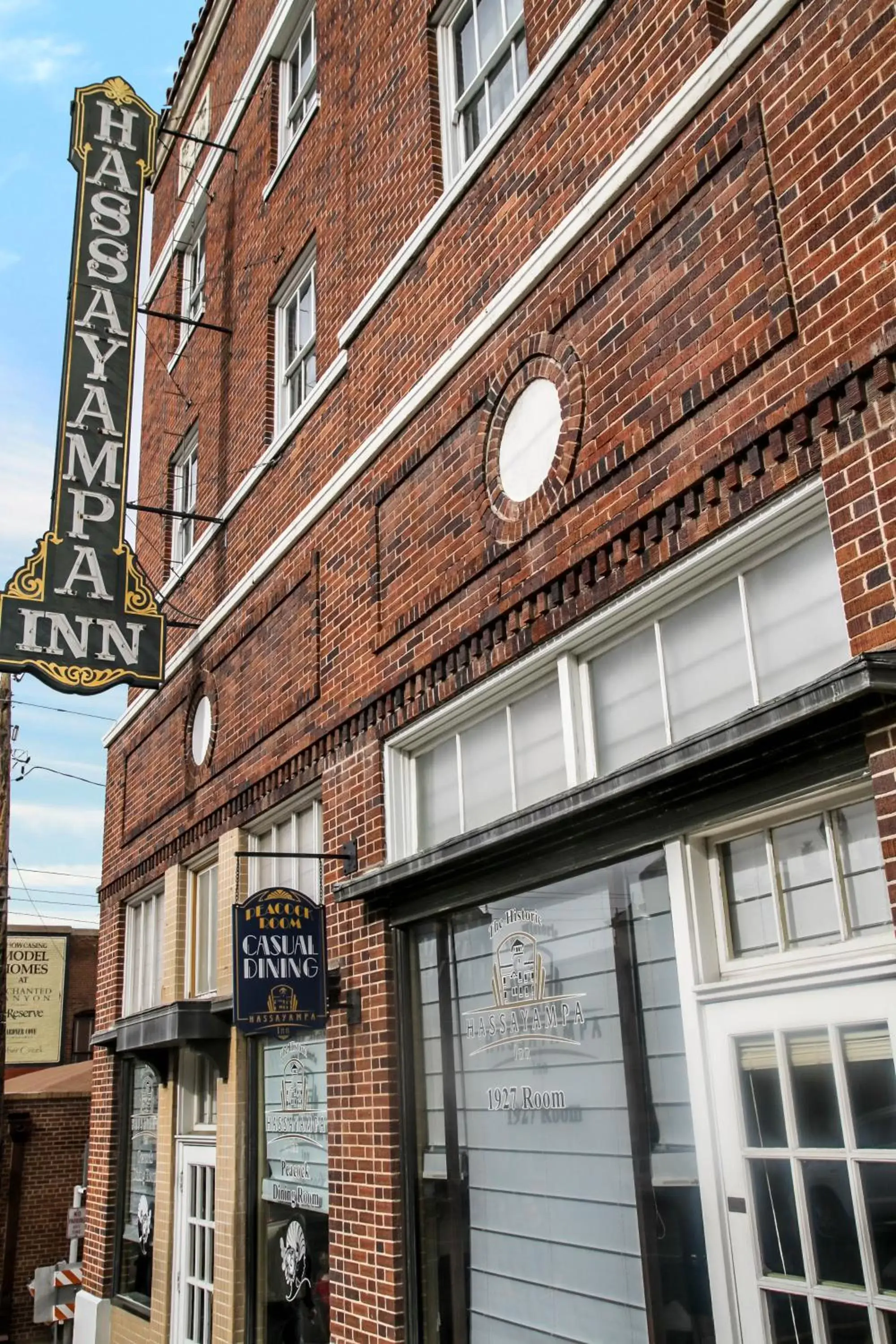 Facade/entrance, Property Building in Hassayampa Inn