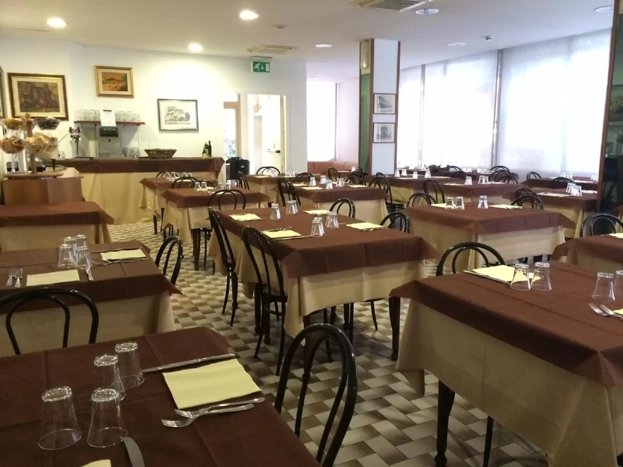 Restaurant/Places to Eat in Hotel Ausonia