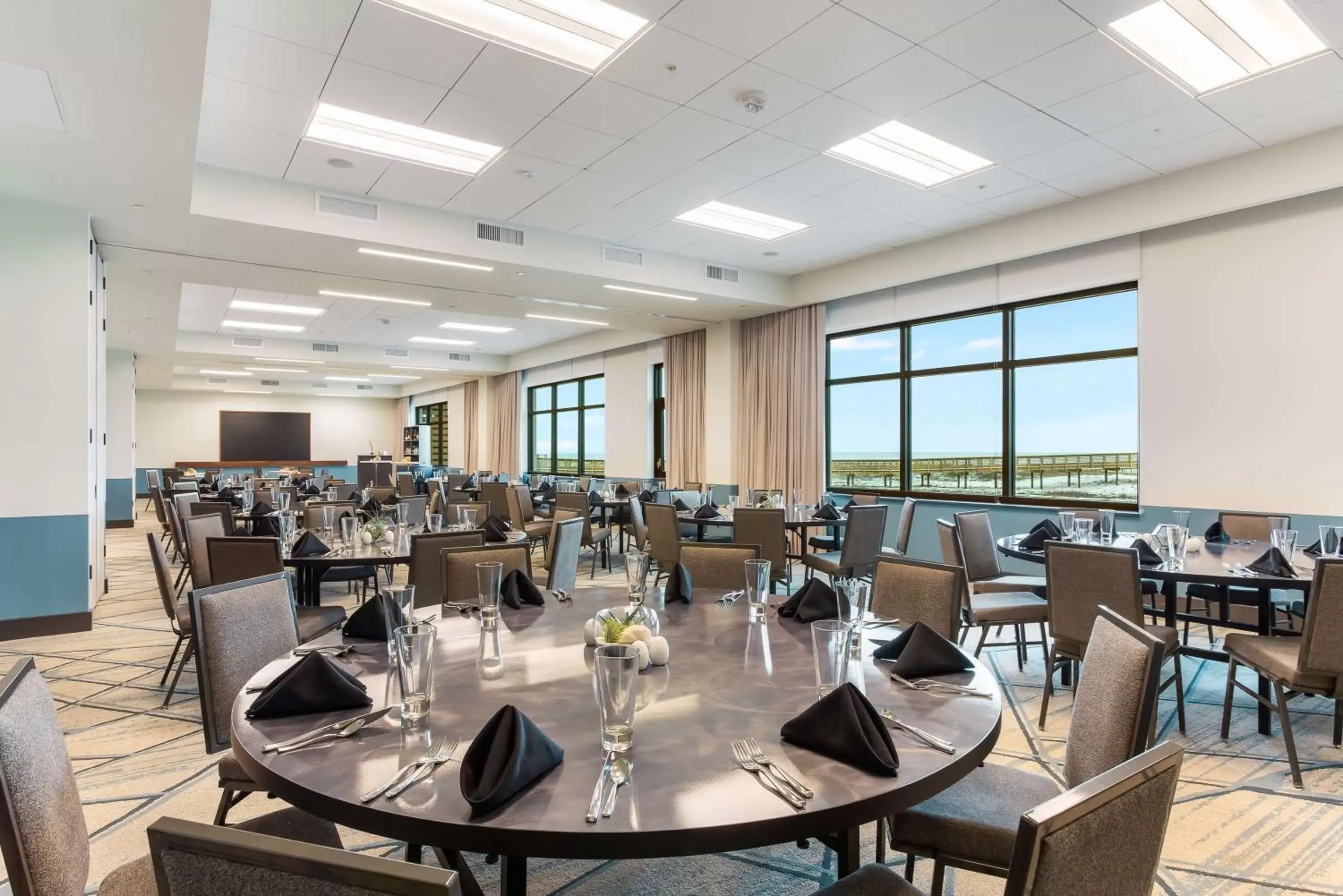 Dining area, Restaurant/Places to Eat in The Lodge at Gulf State Park, A Hilton Hotel