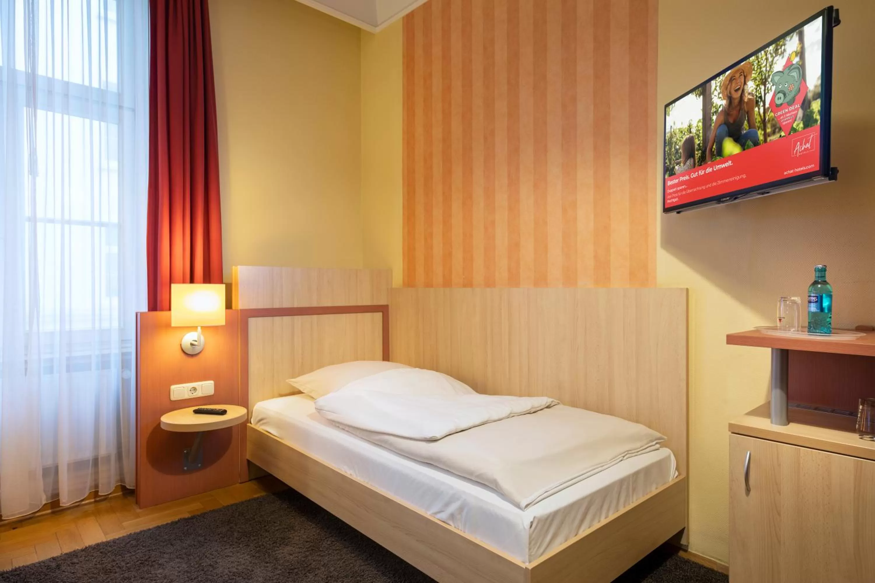 Photo of the whole room, Bed in ACHAT Sternhotel Bonn