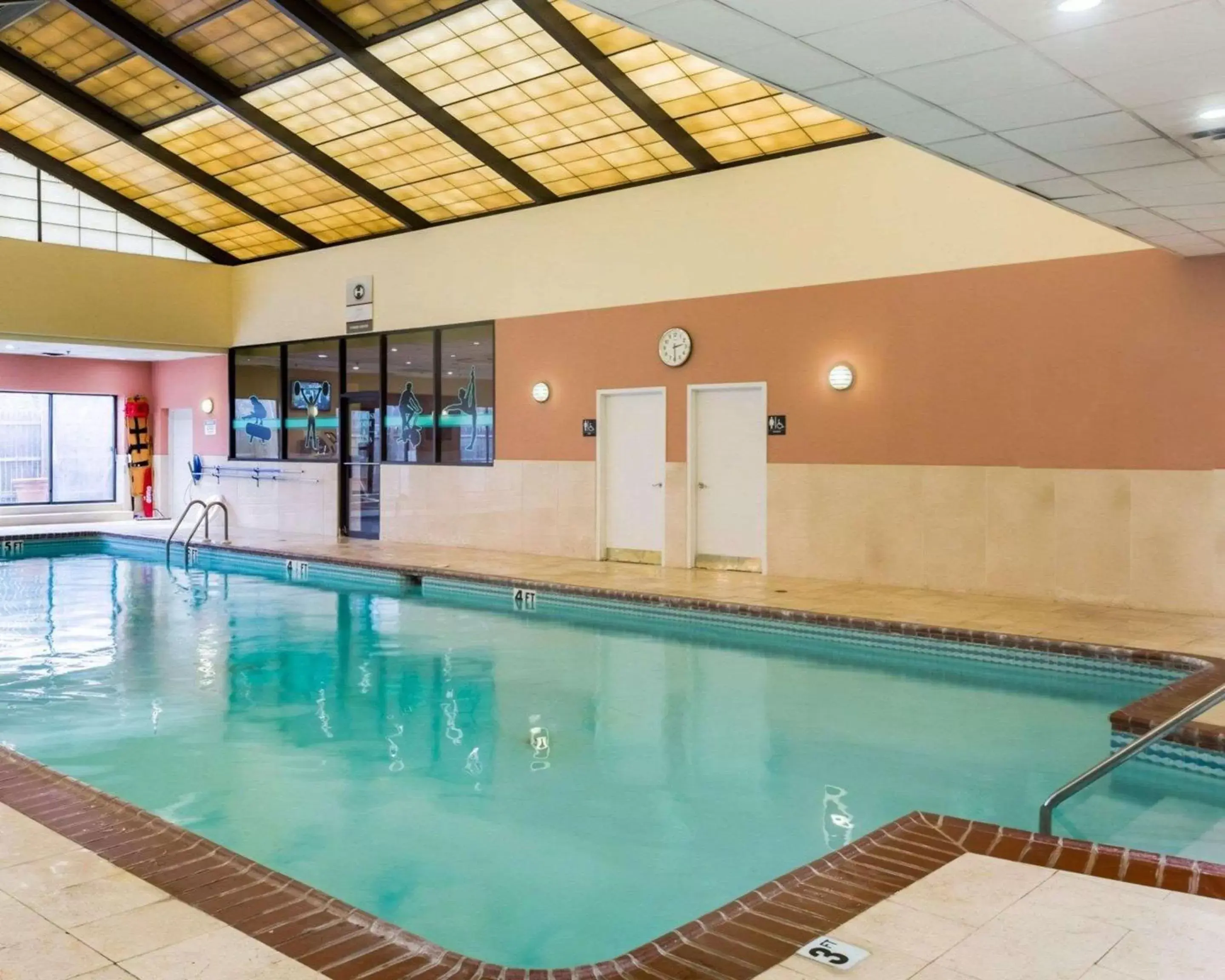 On site, Swimming Pool in Clarion Hotel Somerset - New Brunswick