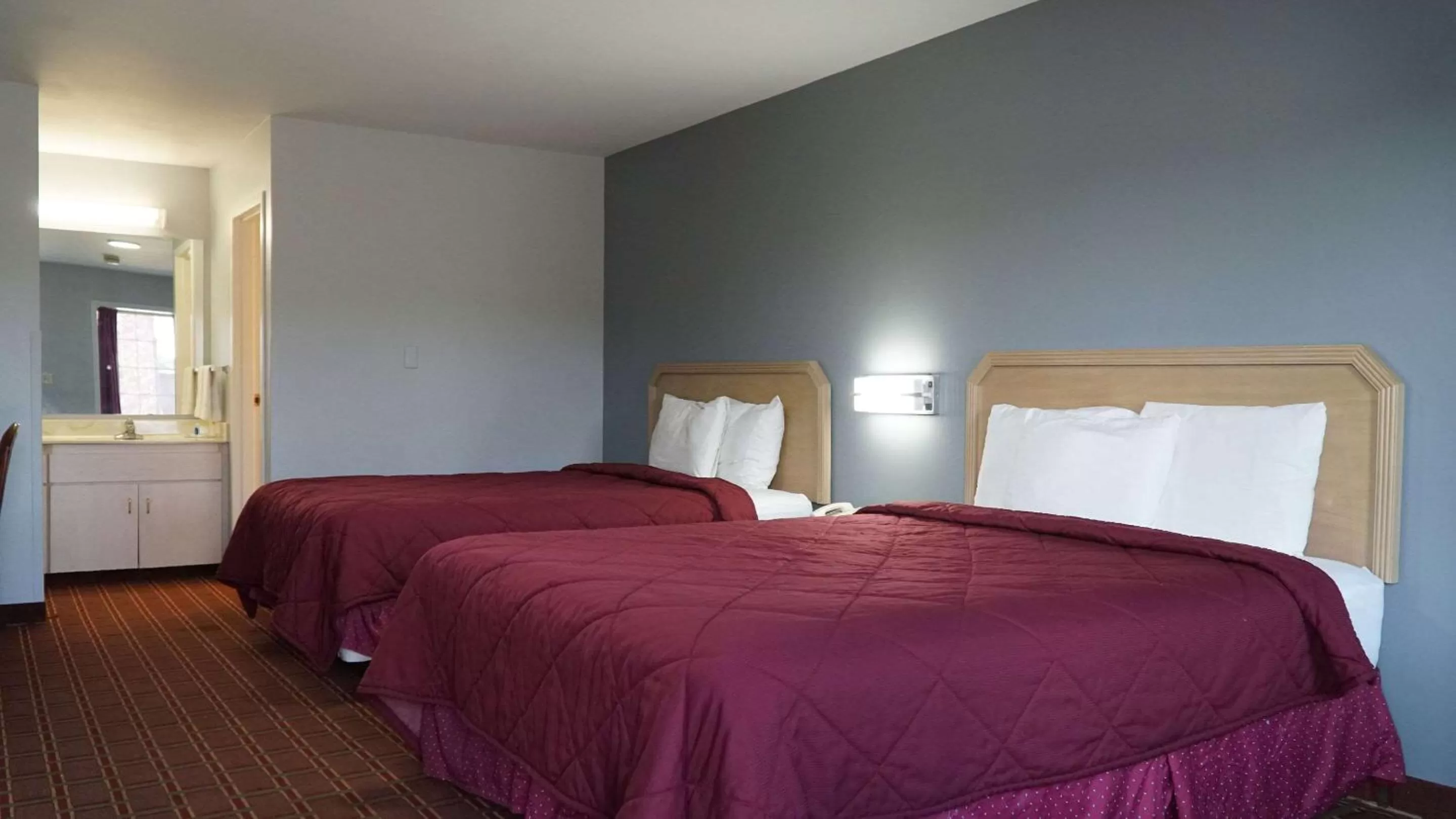 Photo of the whole room, Bed in Rodeway Inn