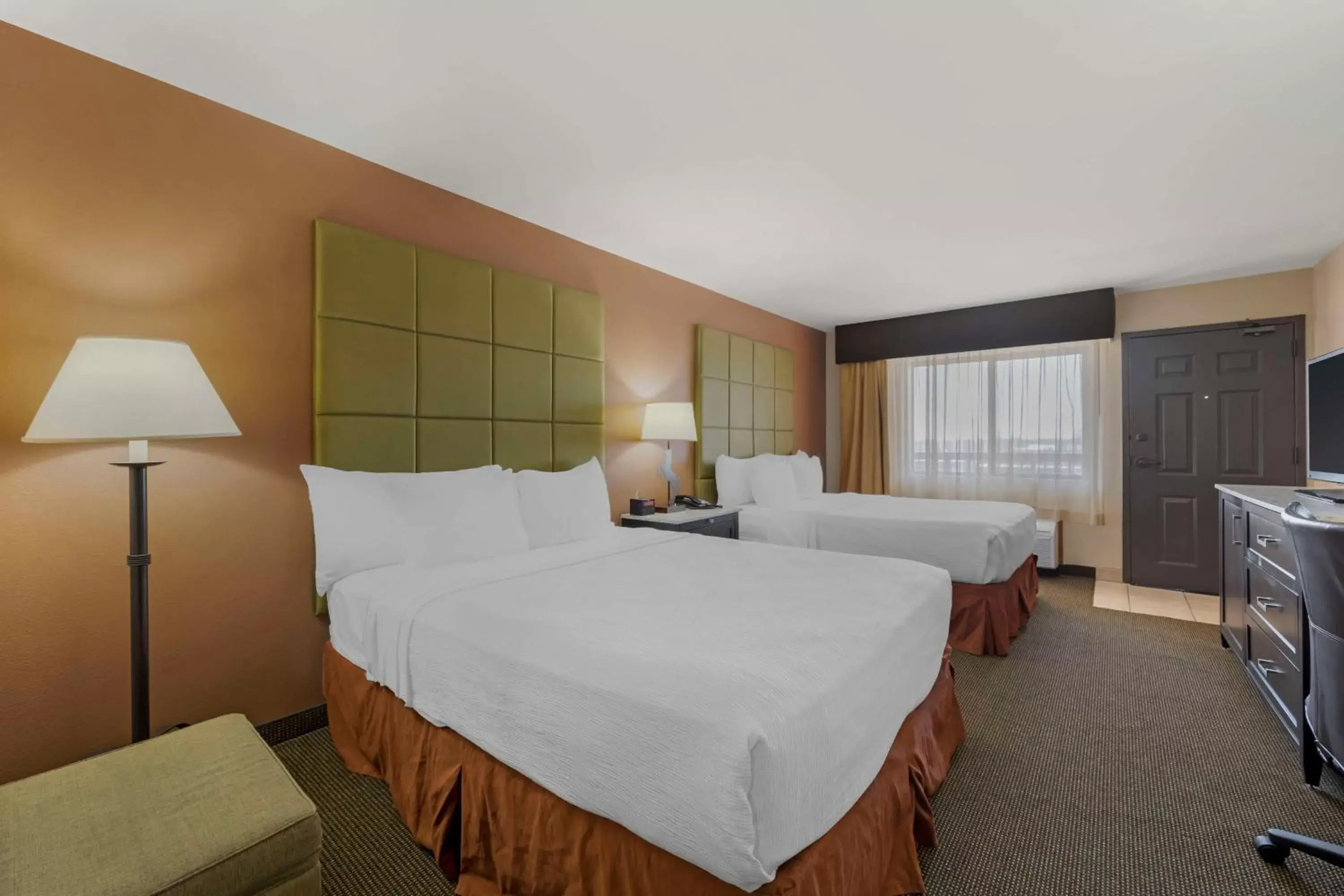 Executive Queen Room with Two Queen Beds Exterior Access in Best Western Plus Country Inn & Suites Executive Queen Room with Two Queen Beds Exterior Access in Best Western Plus Country Inn & Suites