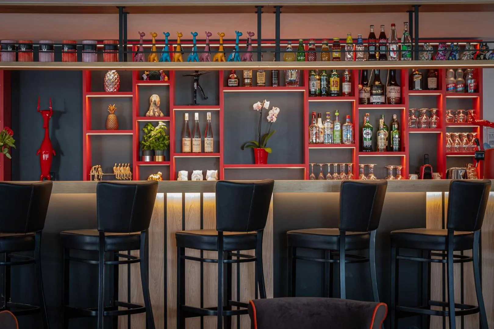 Lounge or bar in LE M HOTEL & SPA HONFLEUR