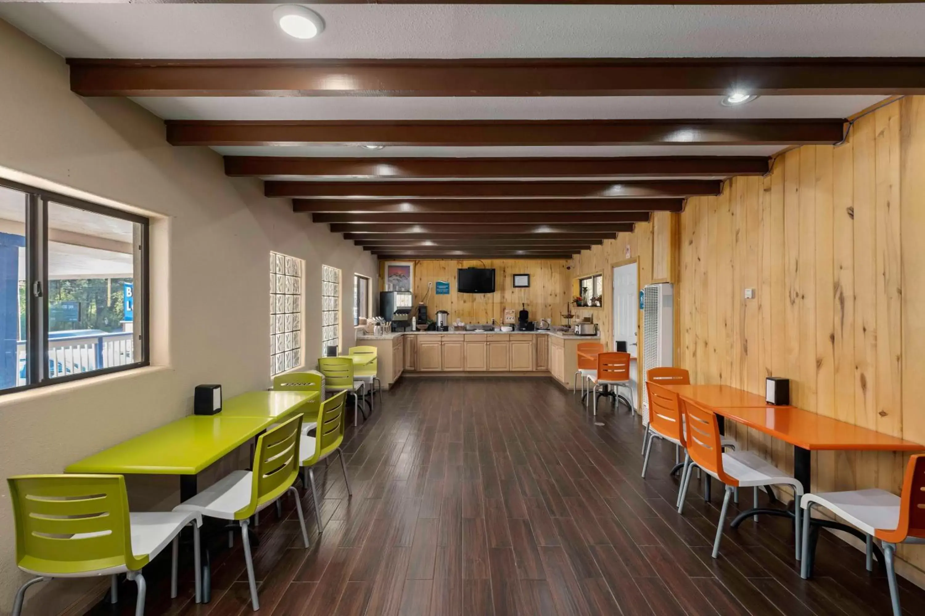 Continental breakfast in Budget Lodge Continental breakfast in Budget Lodge