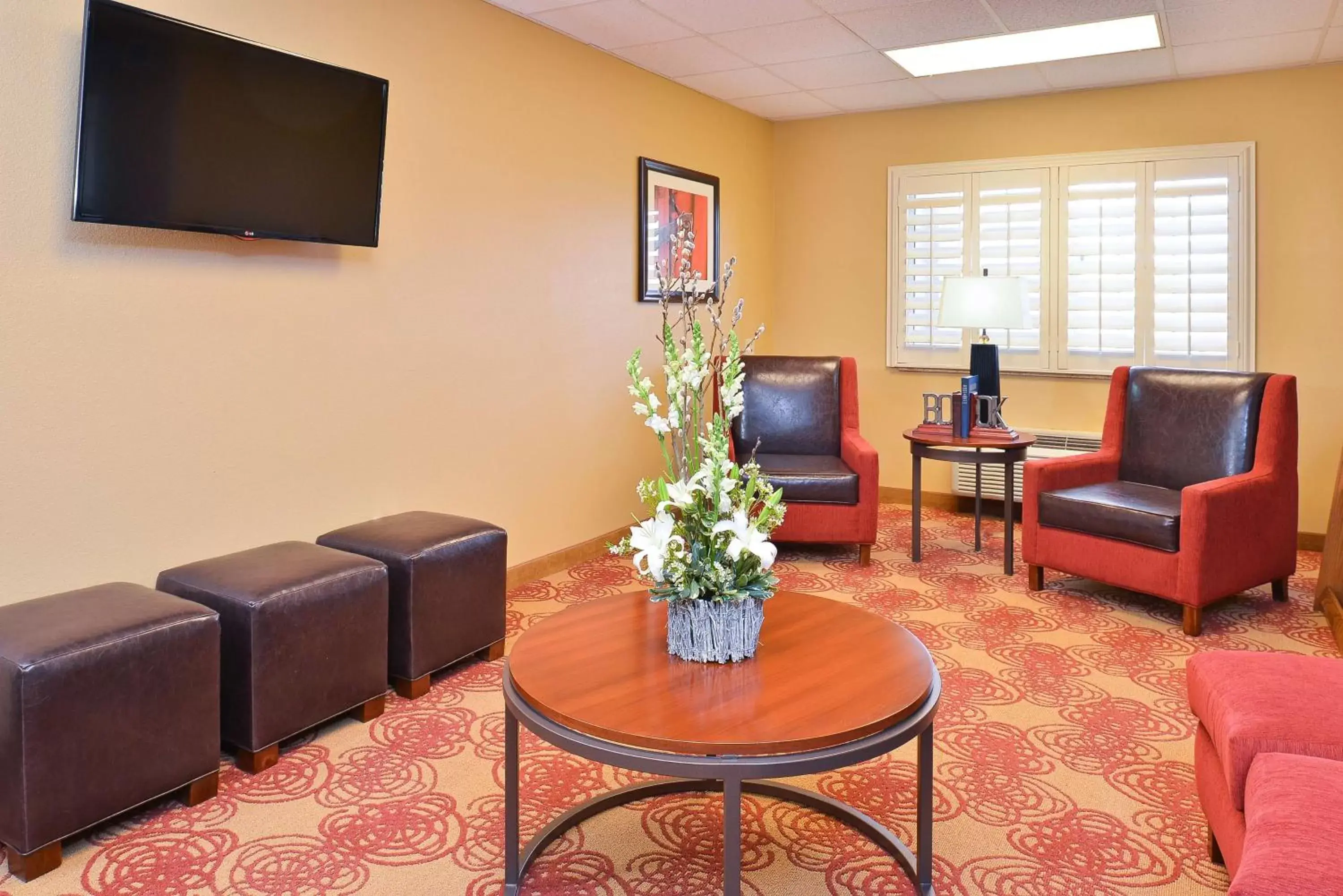 Lobby or reception, Seating Area in SureStay Hotel by Best Western Blackwell