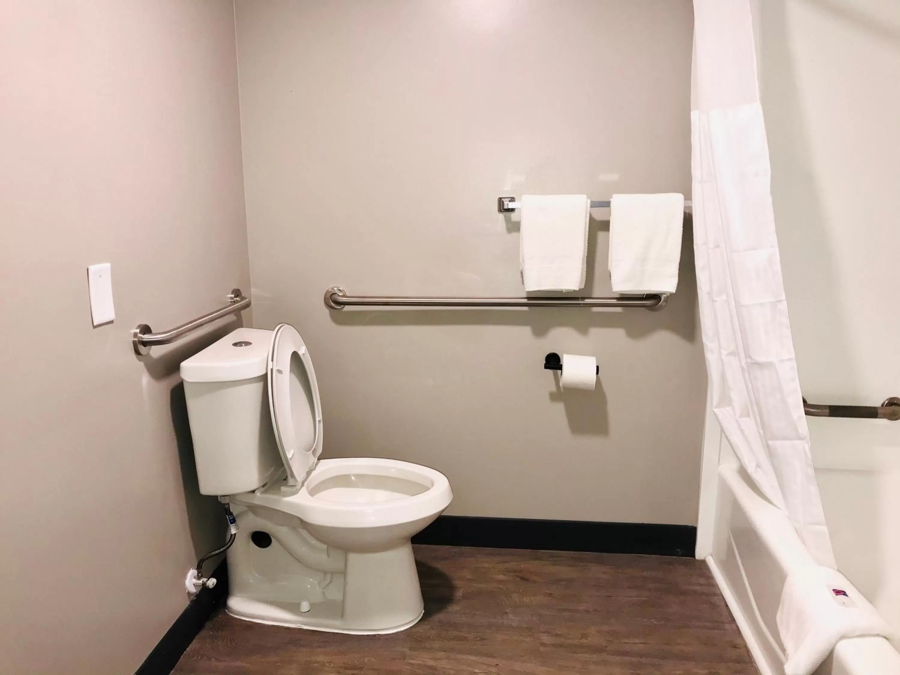 Bathroom in Studio 6 Dublin, Ga