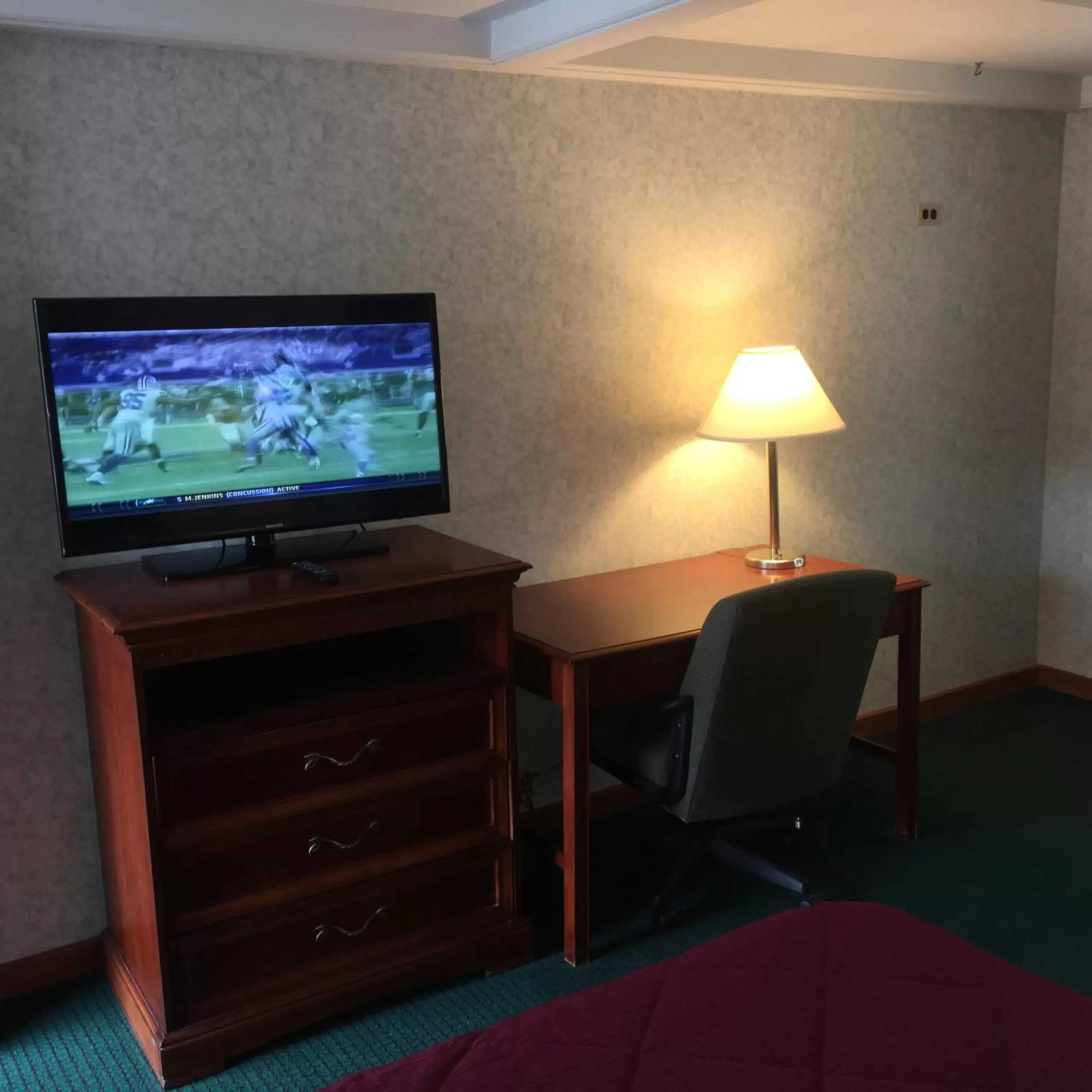Patio, TV/Entertainment Center in Stonybrook Motel & Lodge