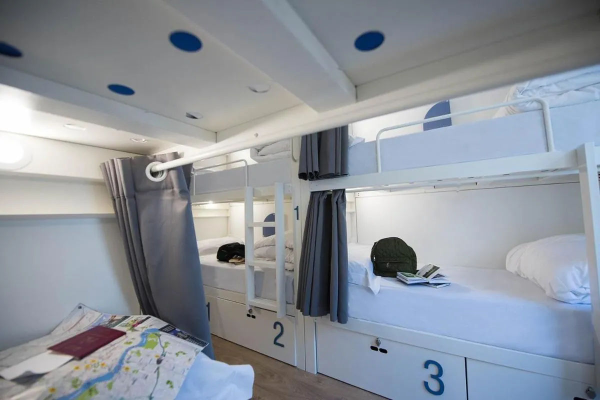 Bed in room00 Lisboa Hostel