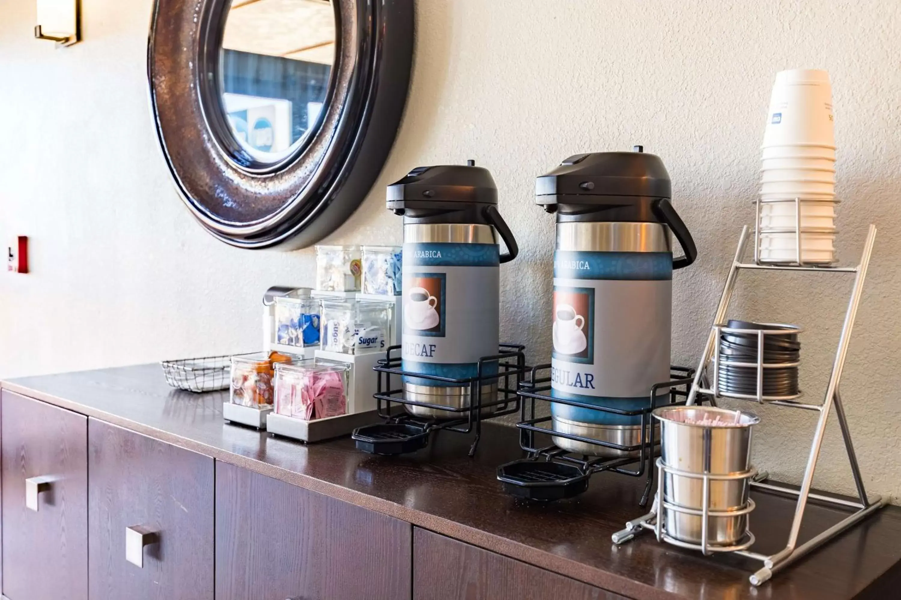 Lobby or reception, Kitchen/Kitchenette in Best Western Northwest Corpus Christi Inn & Suites