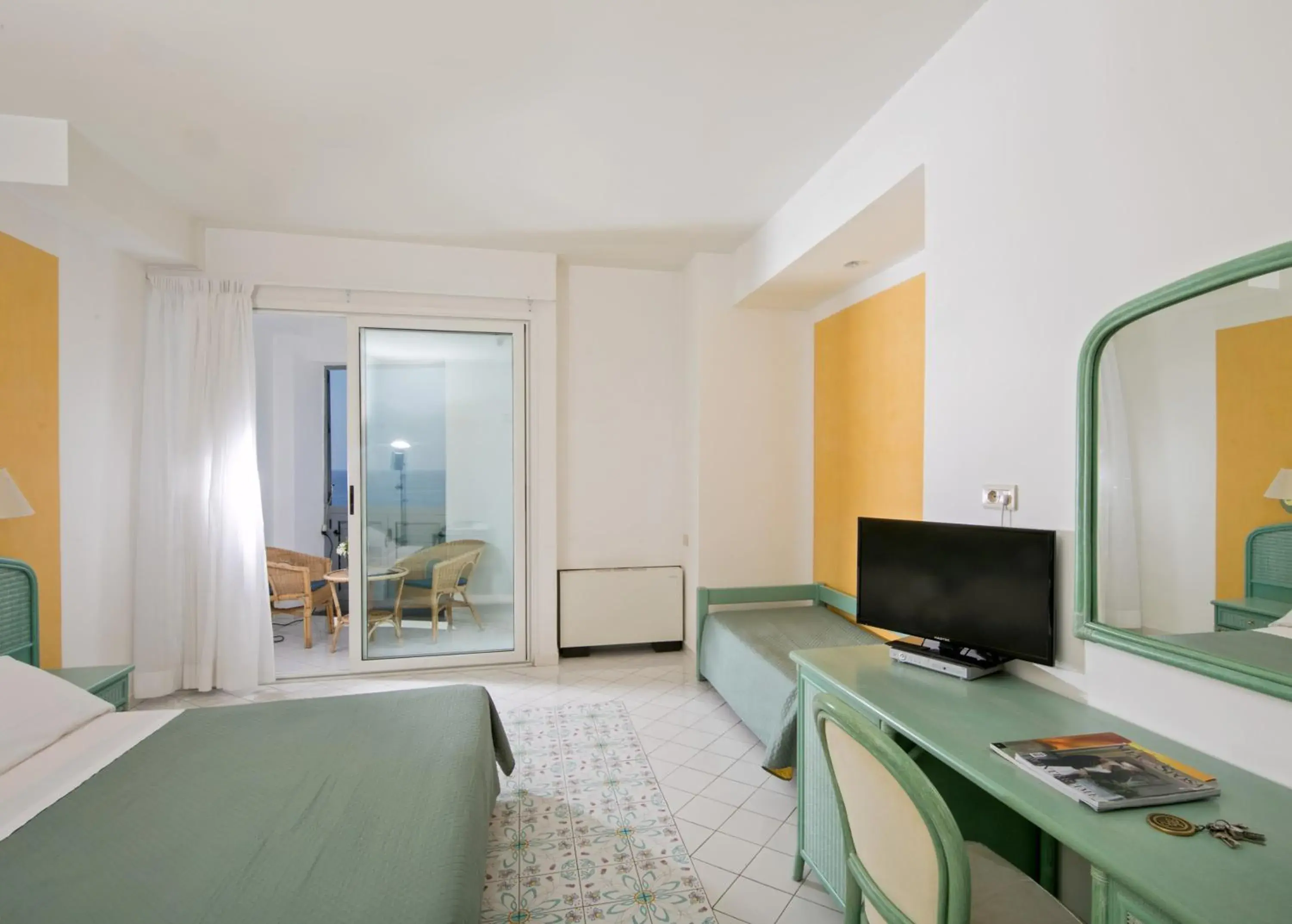 Bedroom, TV/Entertainment Center in Hotel Club Due Torri
