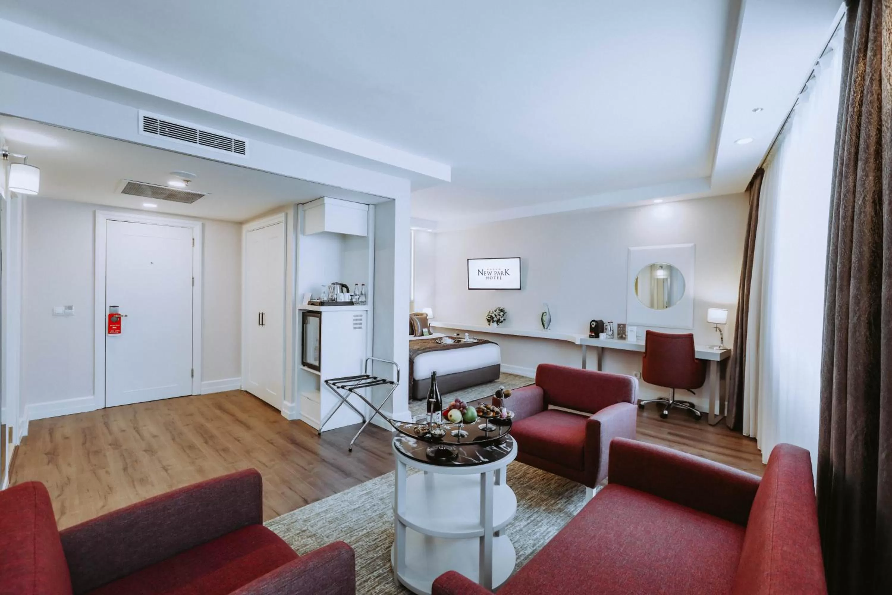 Suite with Free Executive Lounge Access in New Park Hotel