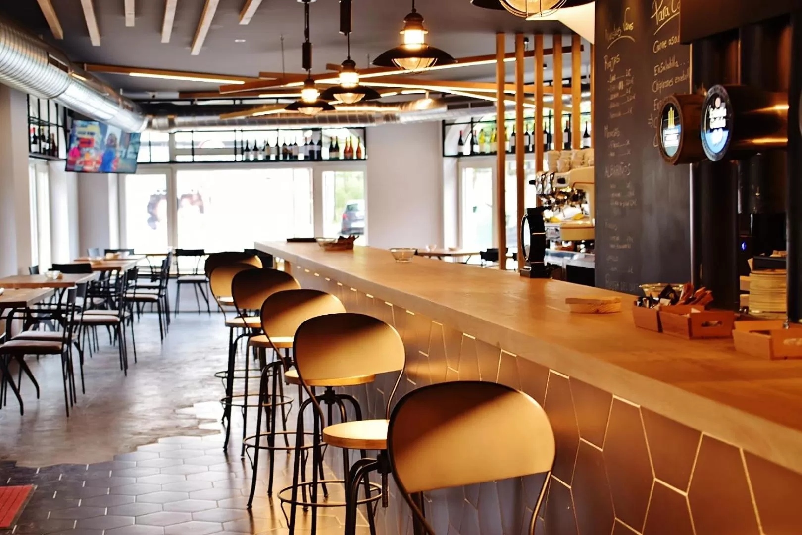 Lounge or bar in Hospedium Hotel La Marina Costa da Morte