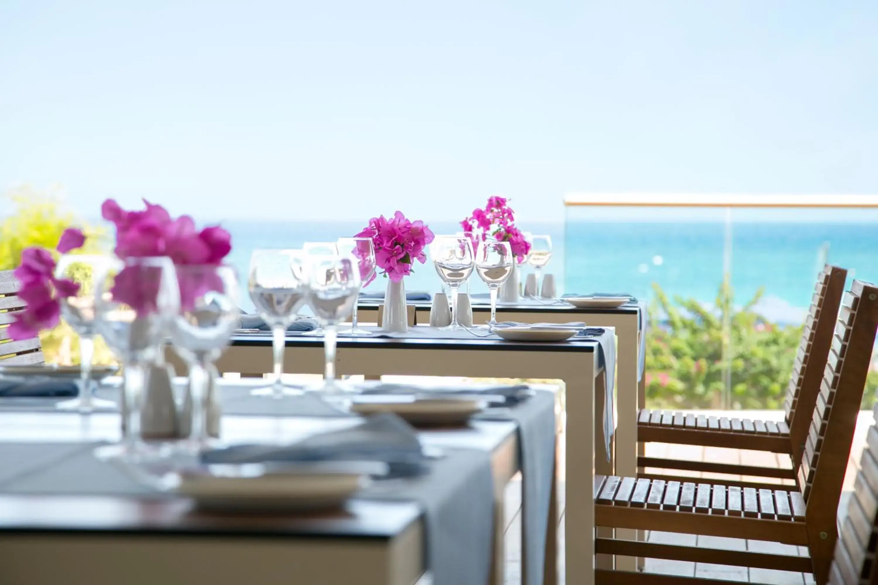 Restaurant/Places to Eat in Asterias Beach Hotel