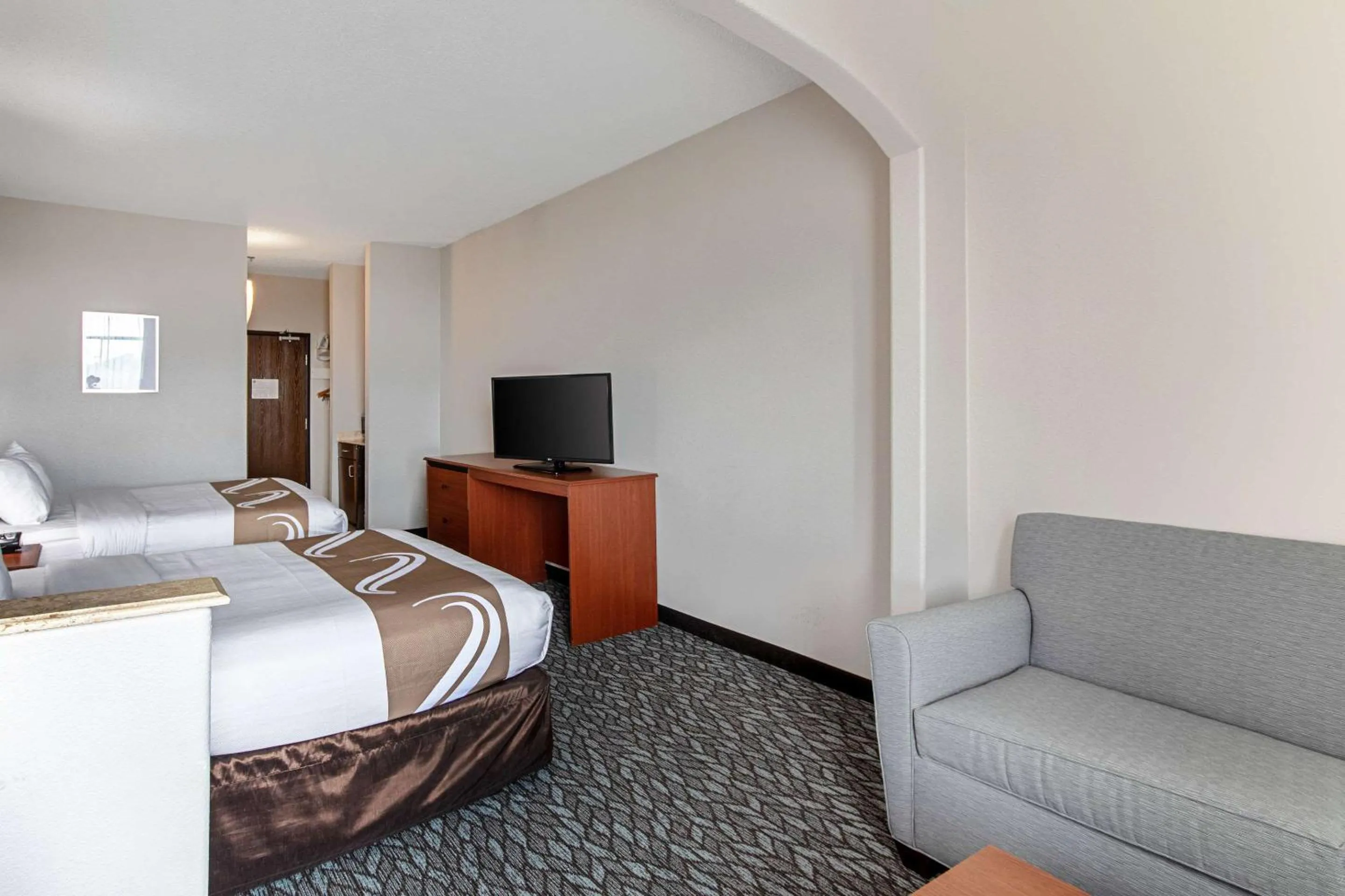 Bedroom, Bed in Quality Suites Austin South Street Elmo District