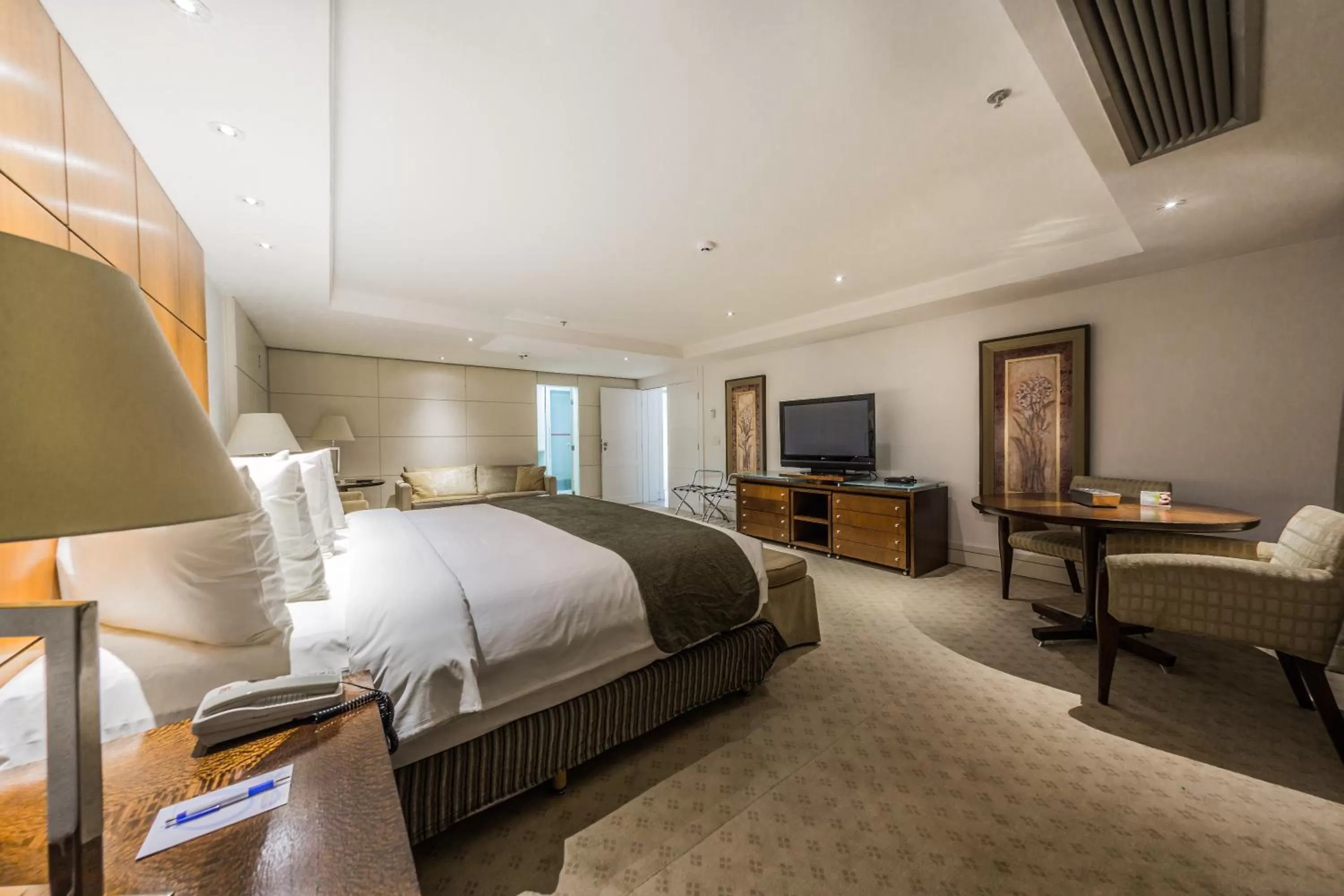 Bed in Grand Bittar Hotel