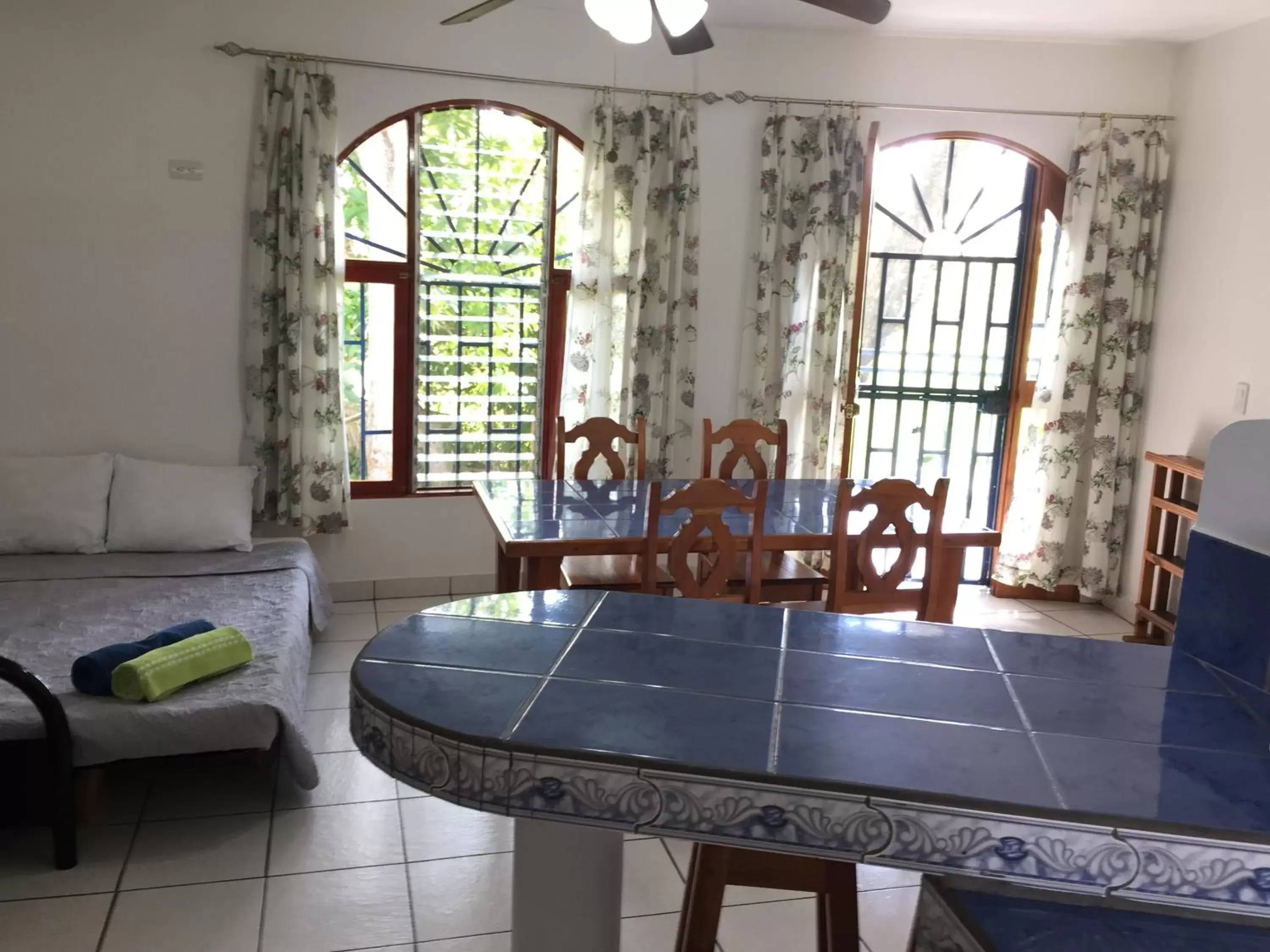 Kitchen or kitchenette, Dining Area in La Perlita