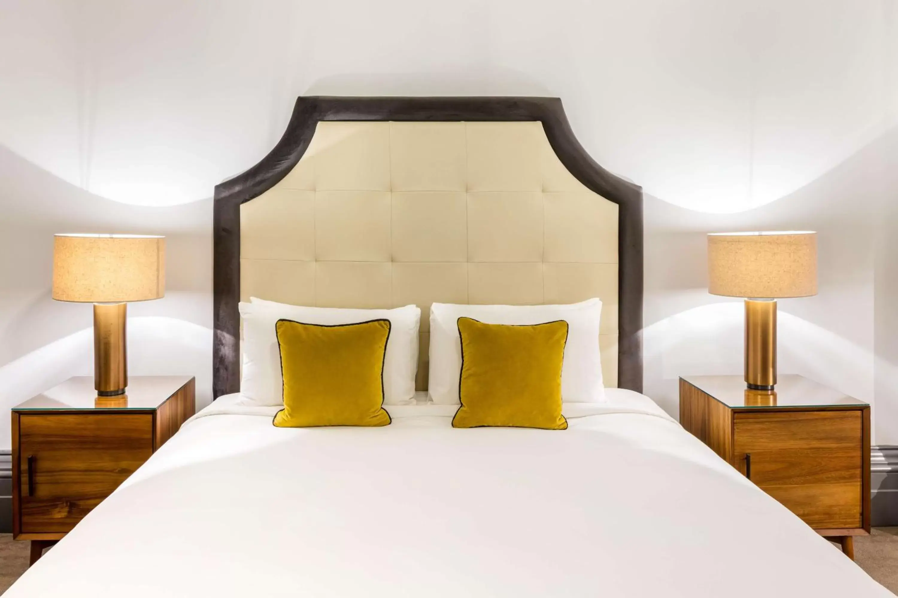 Photo of the whole room, Bed in Radisson Blu Edwardian Vanderbilt Hotel, London