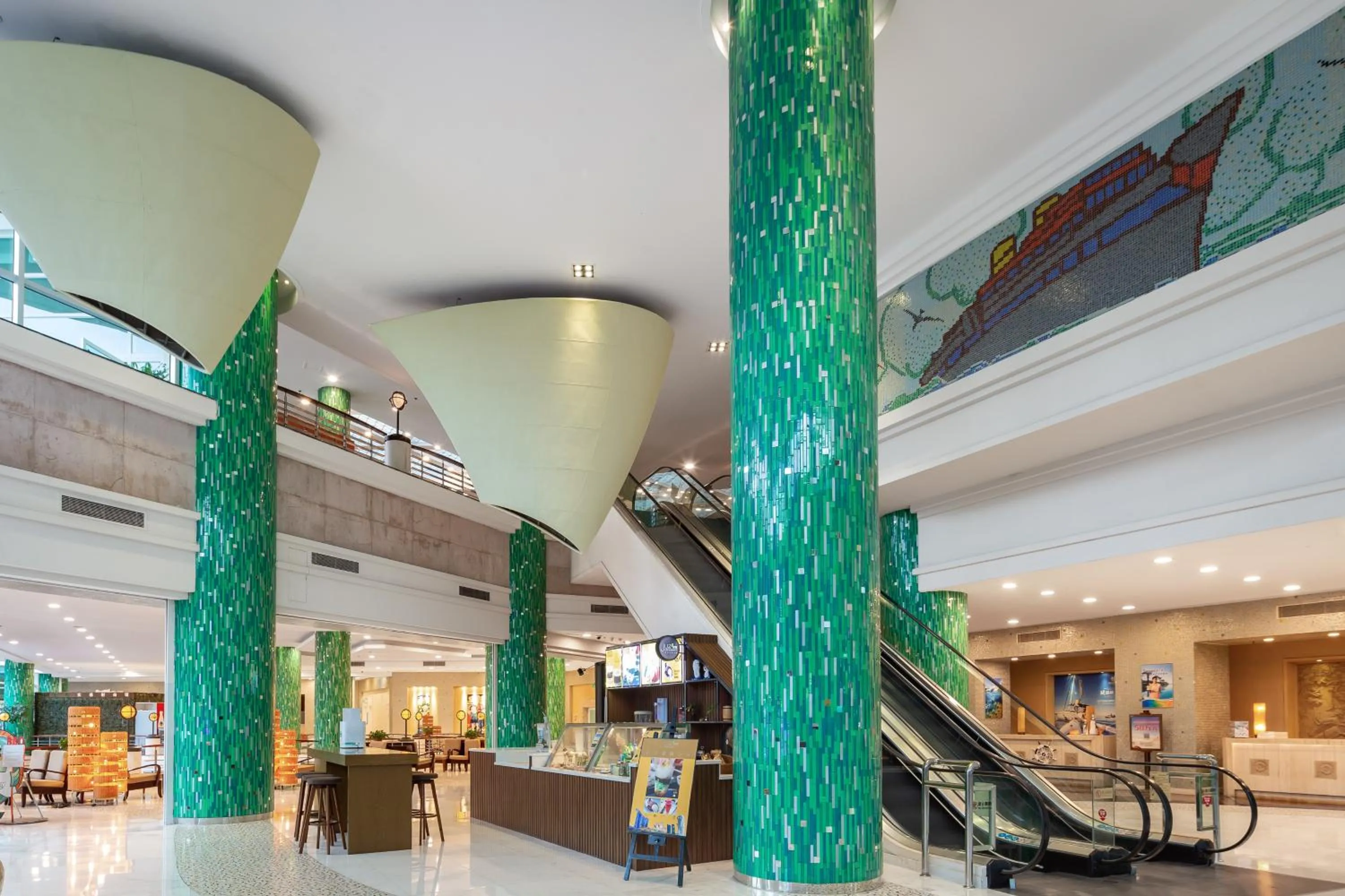 Lounge or bar in Sunshine Resort Intime Sanya