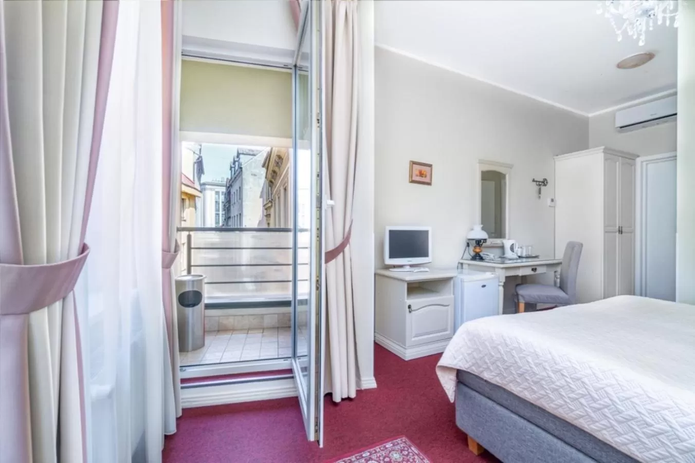 Photo of the whole room, Bed in Forums Boutique Hotel