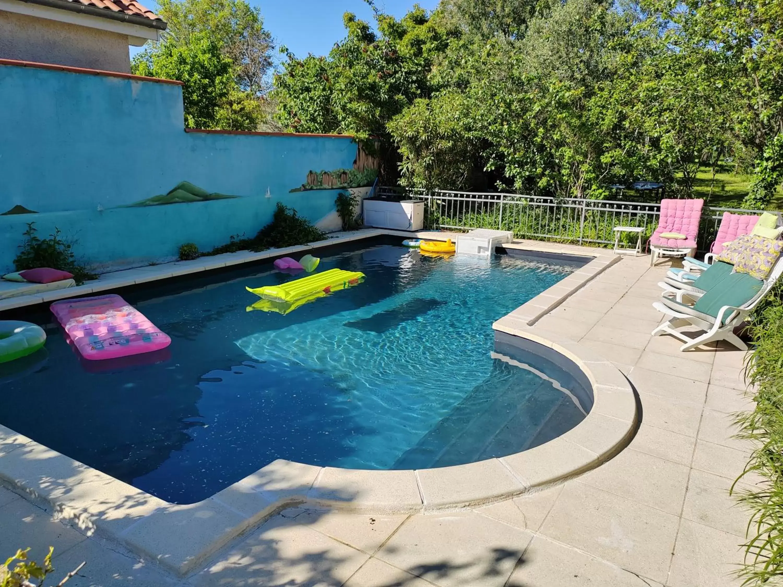 Swimming Pool in 2 chambres et salle de bain un oasis de bien être Piscine