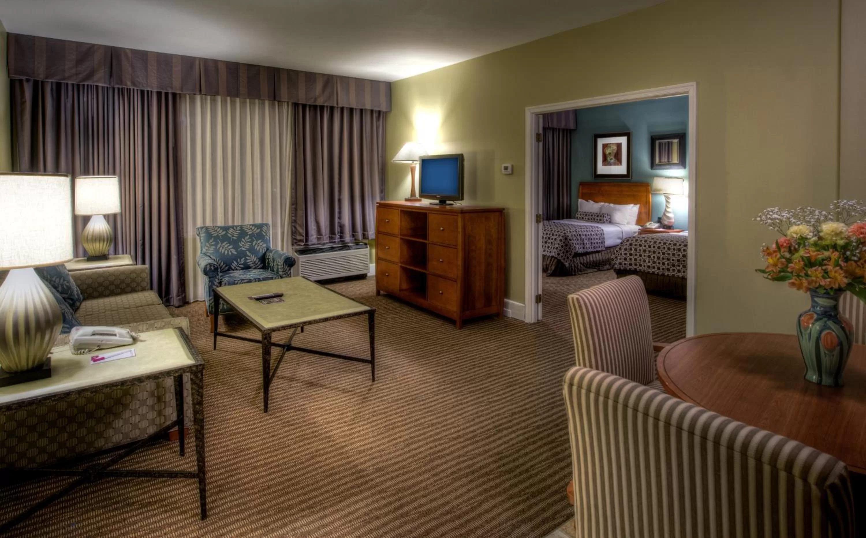 Living room, Bed in The Rockville Hotel, a Ramada by Wyndham