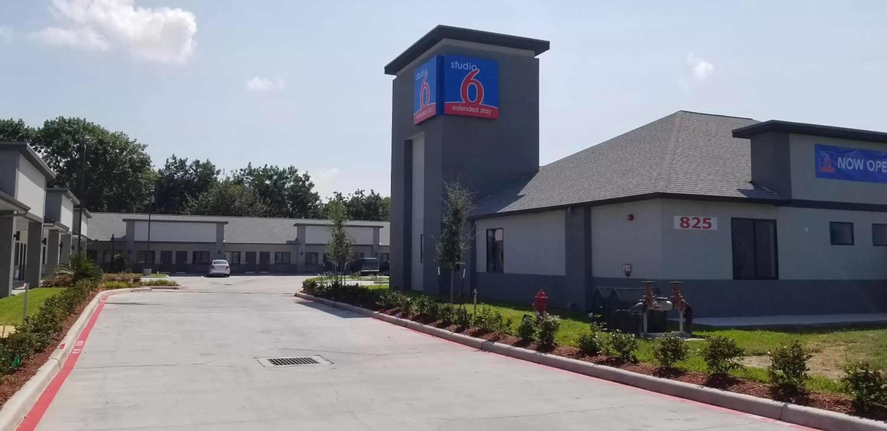 Property building in Studio 6 Deer Park, Tx Property building in Studio 6 Deer Park, Tx