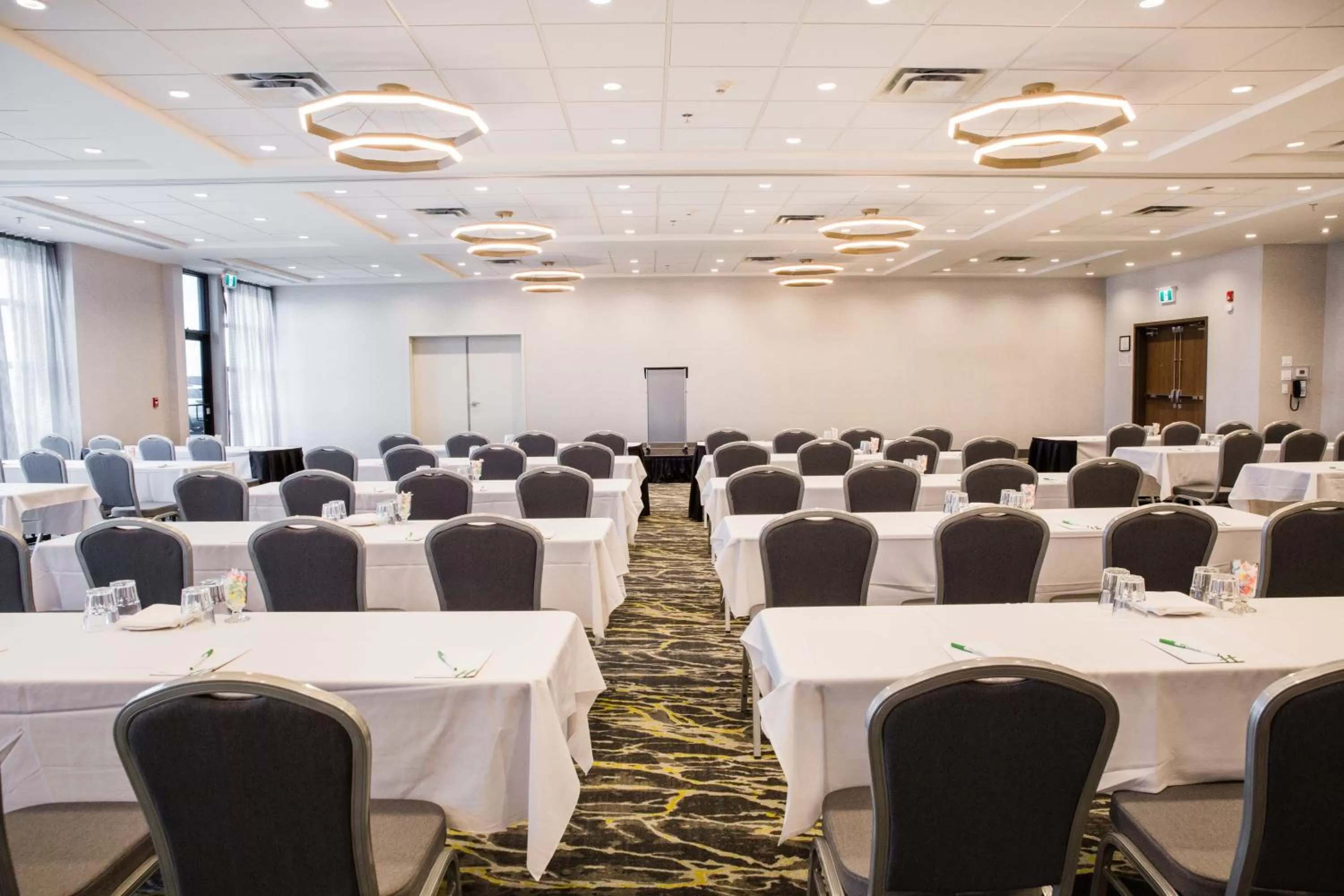 Meeting/conference room in Holiday Inn Hotel & Suites Calgary South - Conference Ctr by IHG