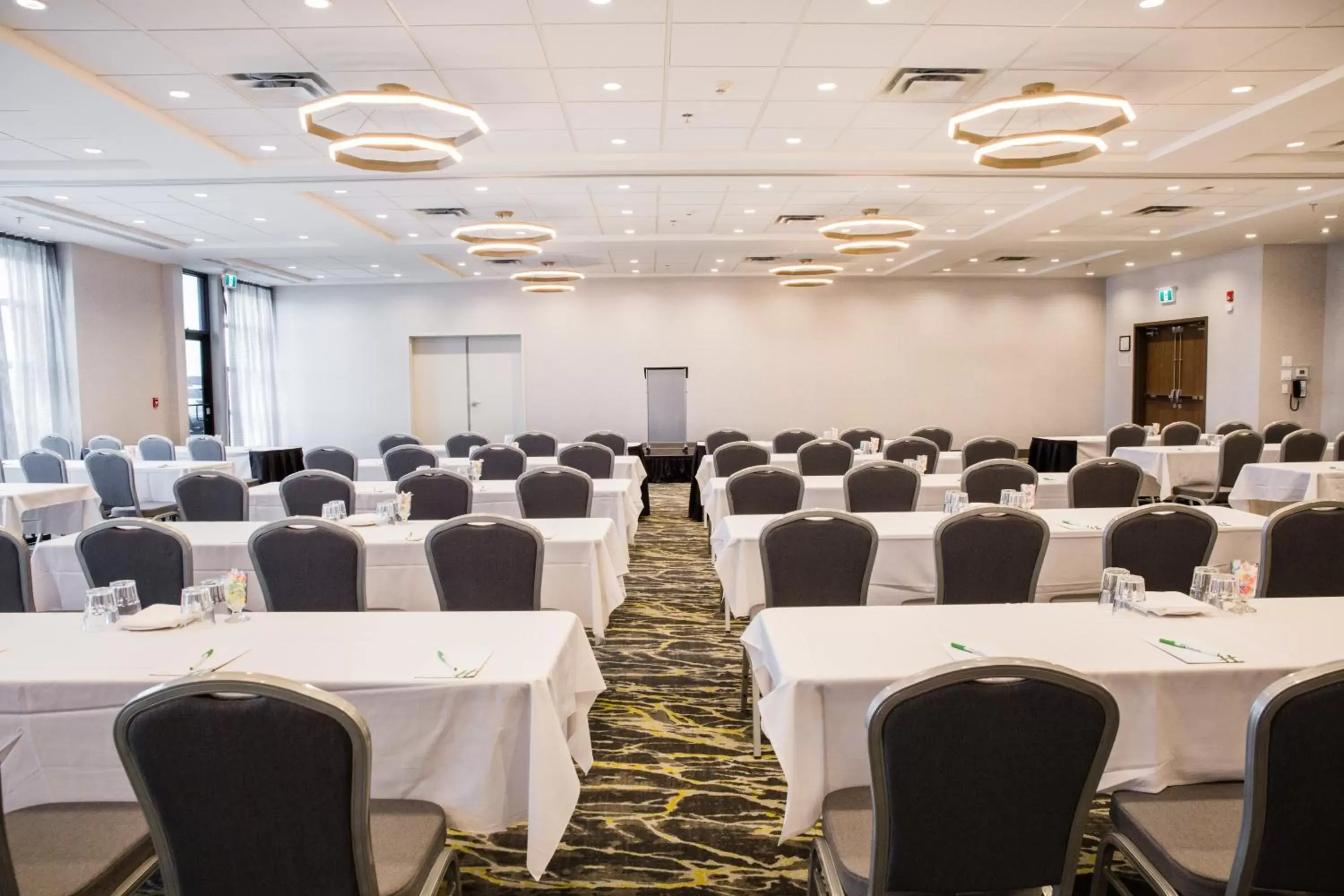 Meeting/conference room in Holiday Inn Hotel & Suites Calgary South - Conference Ctr, an IHG Hotel