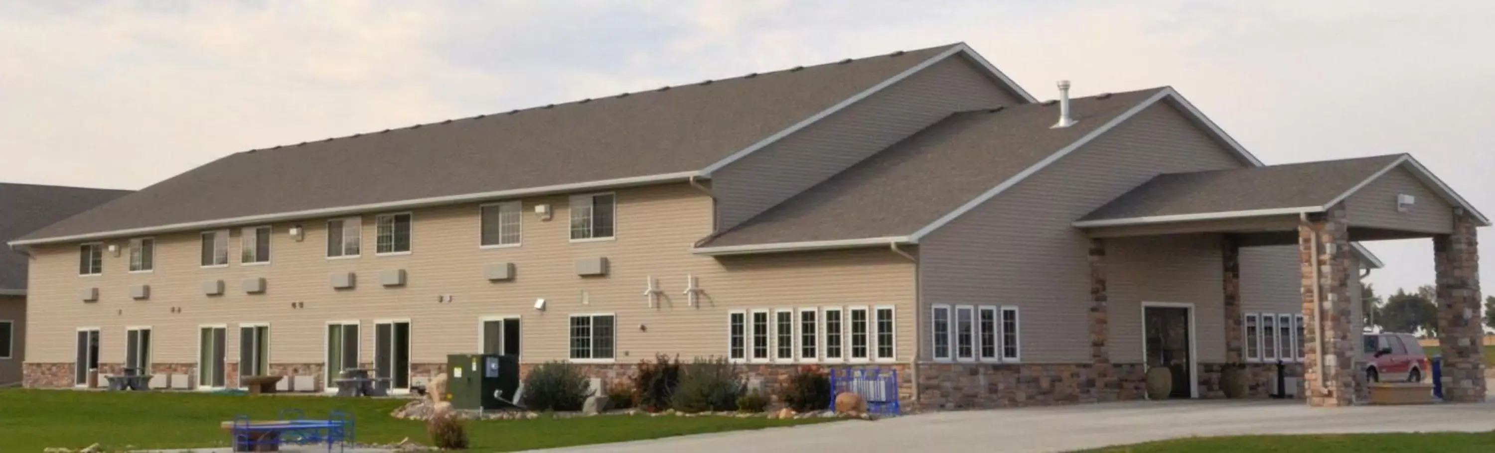 Property building in Cobblestone Inn & Suites - Lake View Property building in Cobblestone Inn & Suites - Lake View
