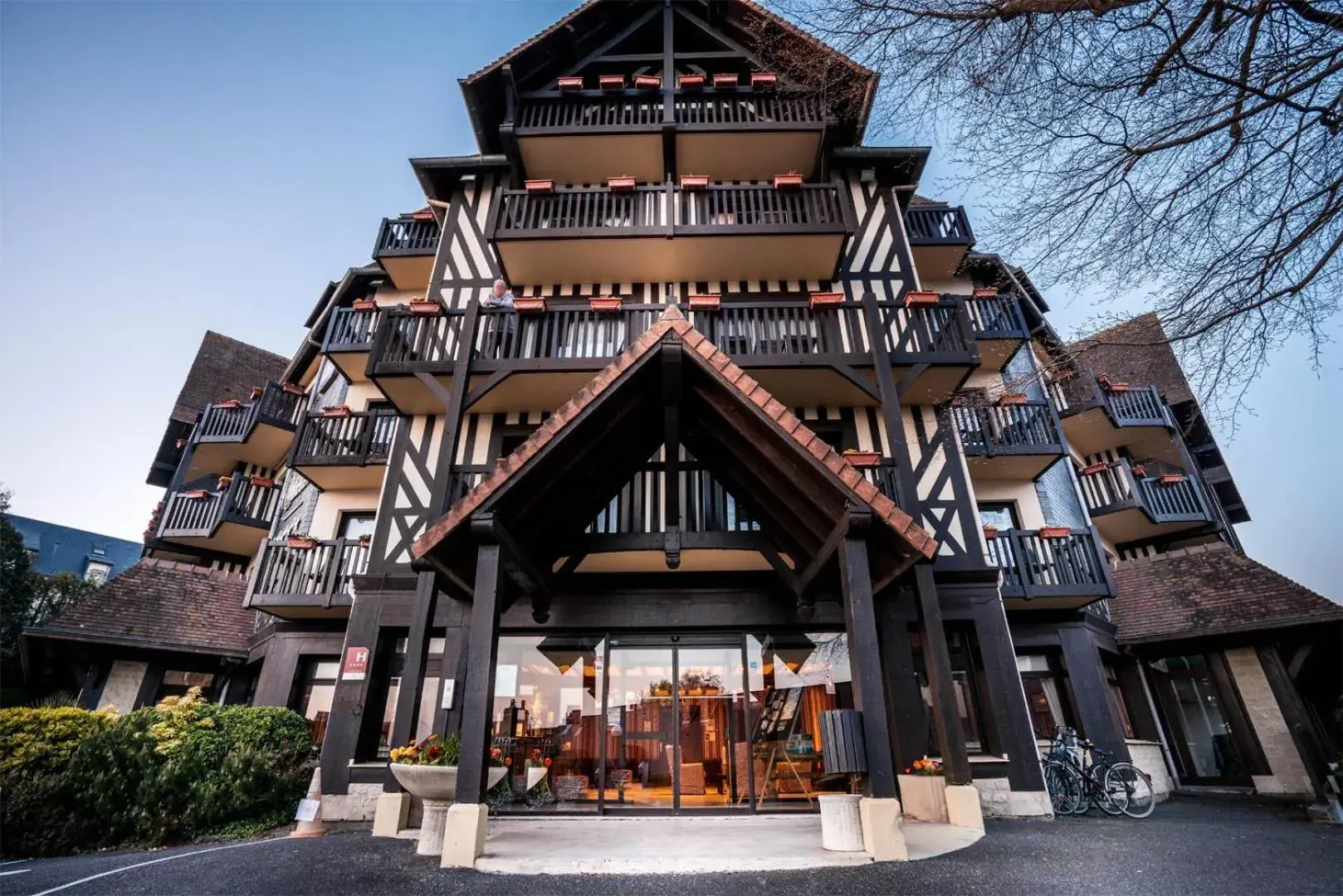 Property building in Best Western Plus Hostellerie Du Vallon Property building in Best Western Plus Hostellerie Du Vallon