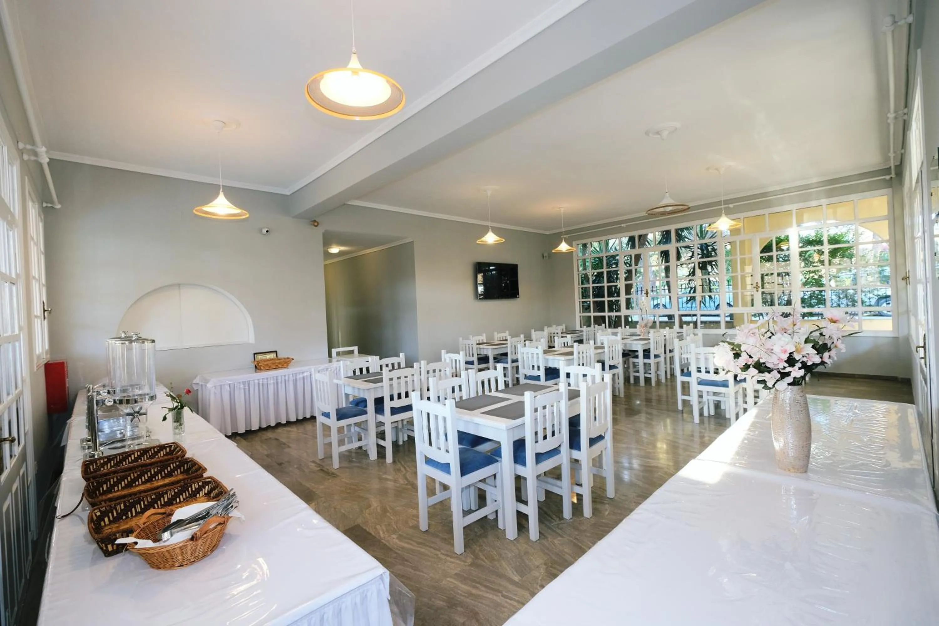 Restaurant/places to eat in Ifestos Hotel