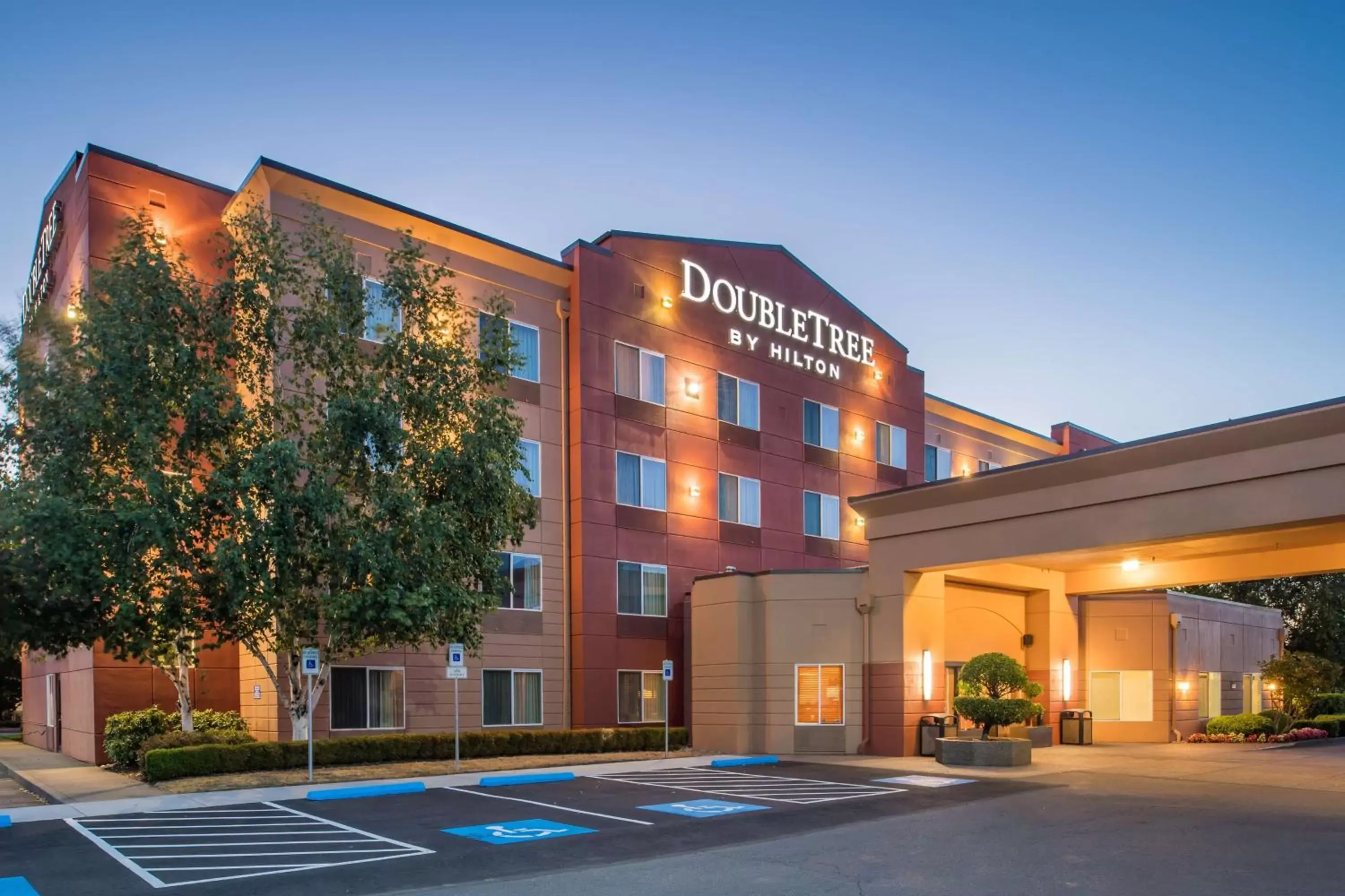 Property Building in DoubleTree by Hilton North Salem