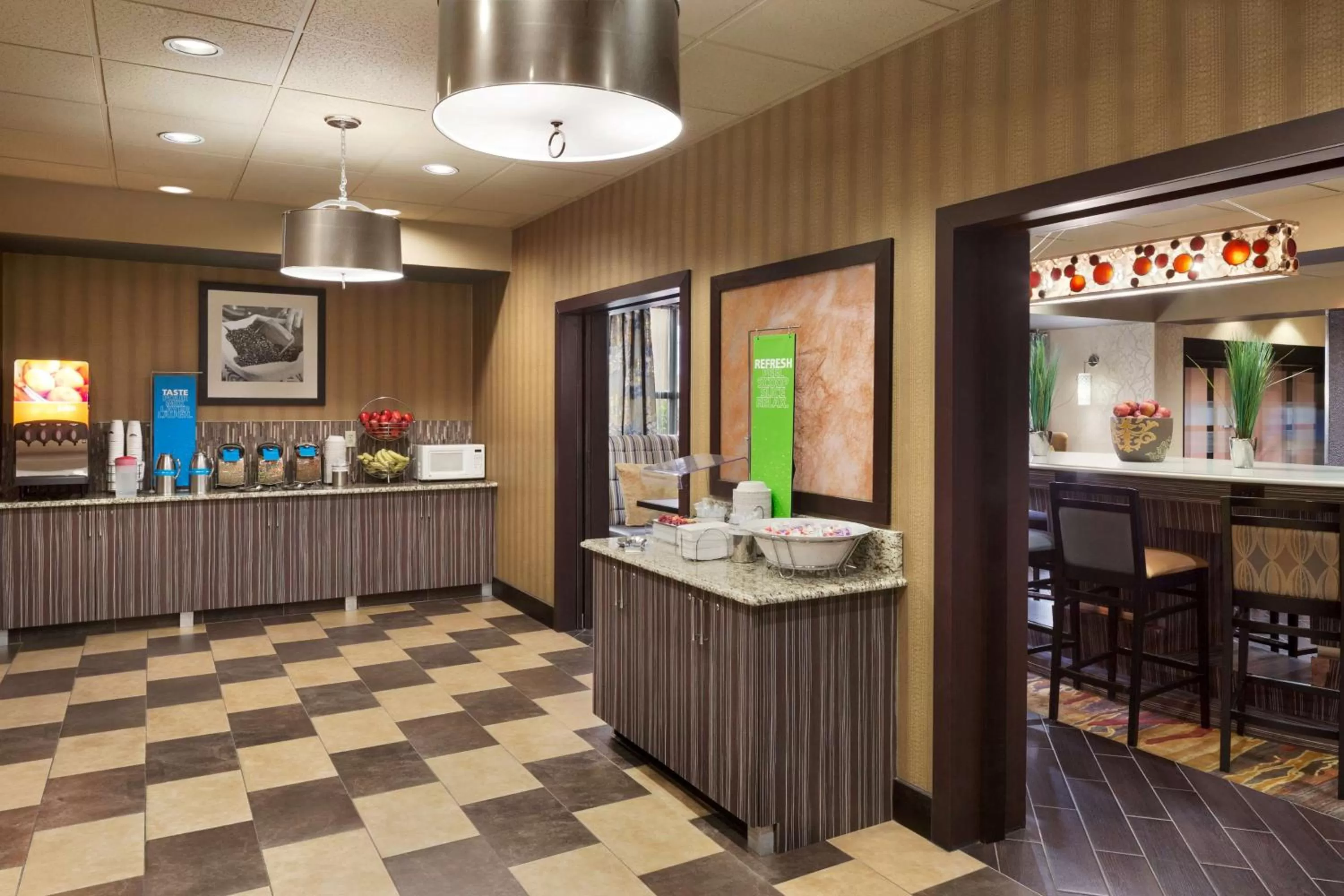 Dining area in Hampton Inn Pell City