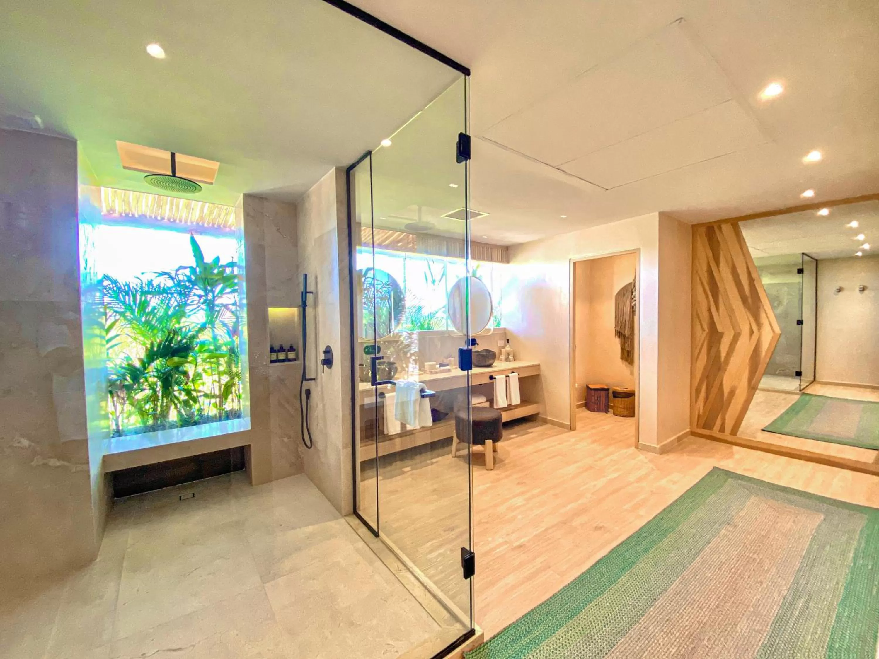 Shower, Bed in Hotel Shibari - Restaurant & Cenote Club