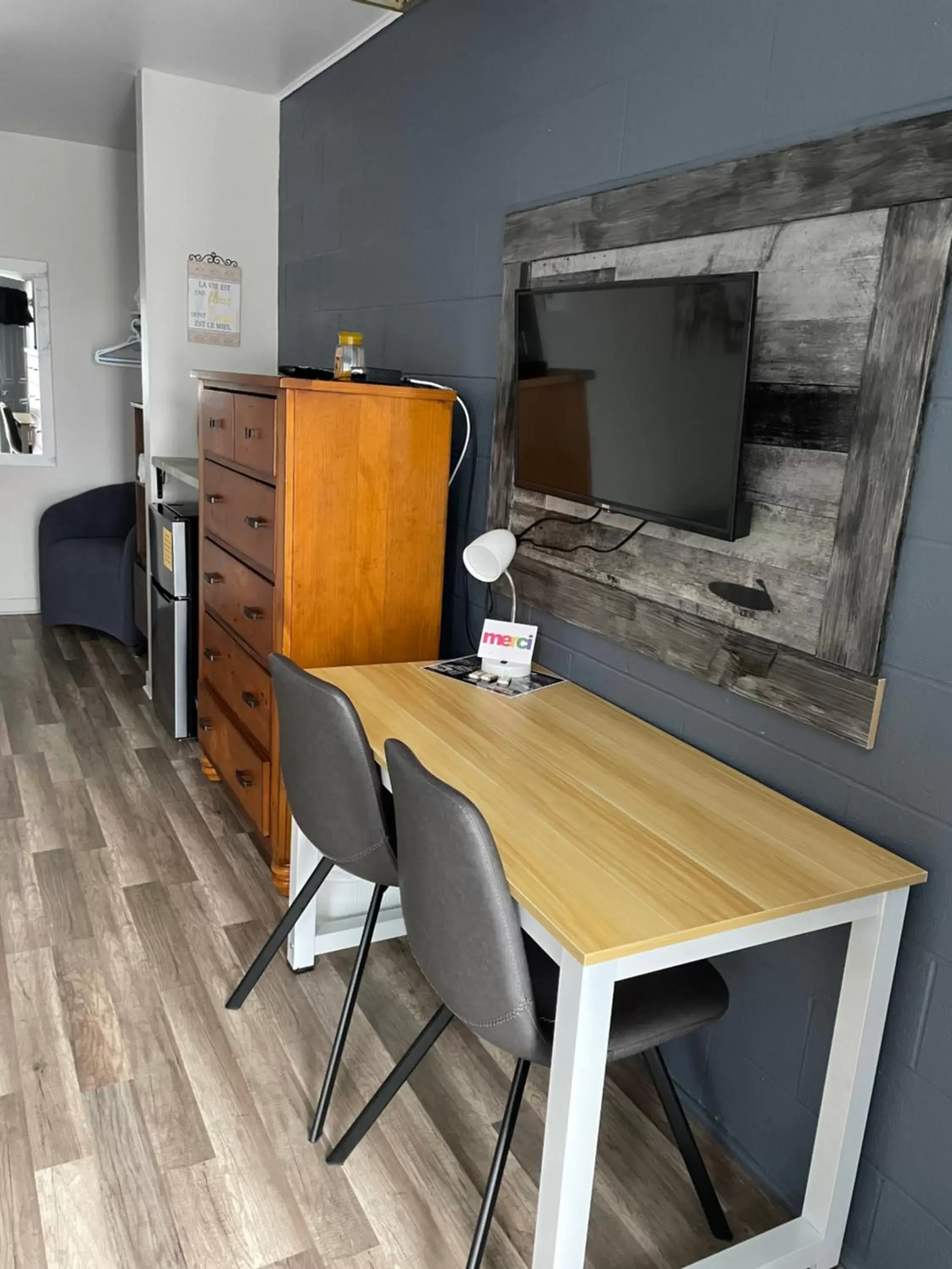 Dining Area in Motel Valois YL inc