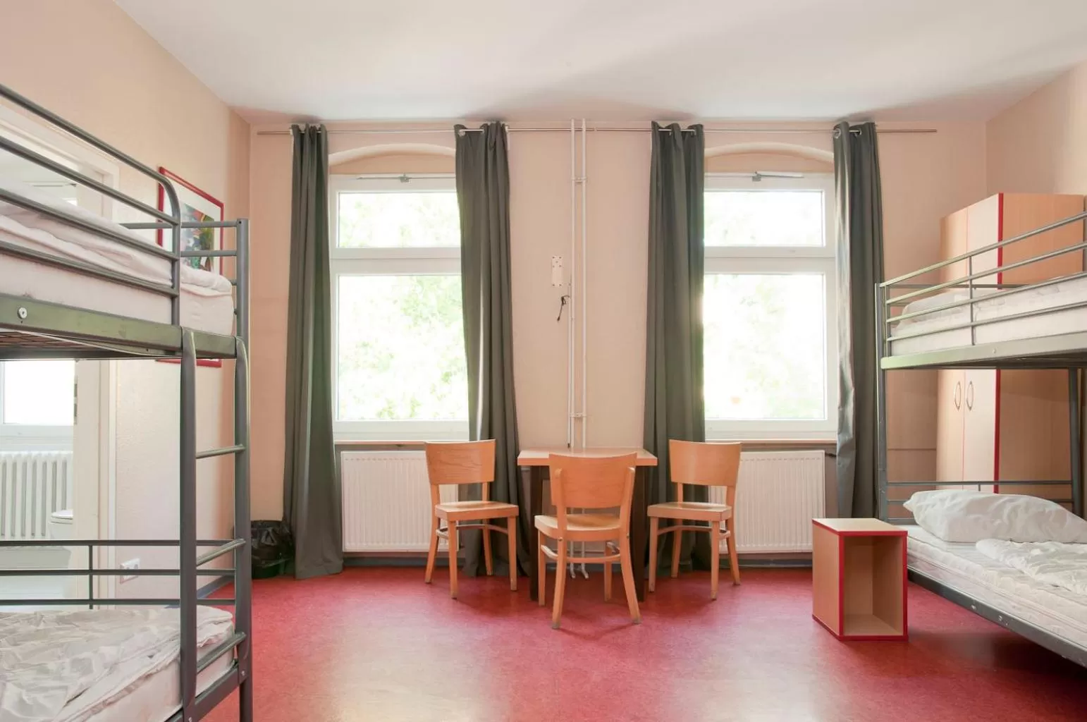 Staff, Bed in Happy Hotel Berlin