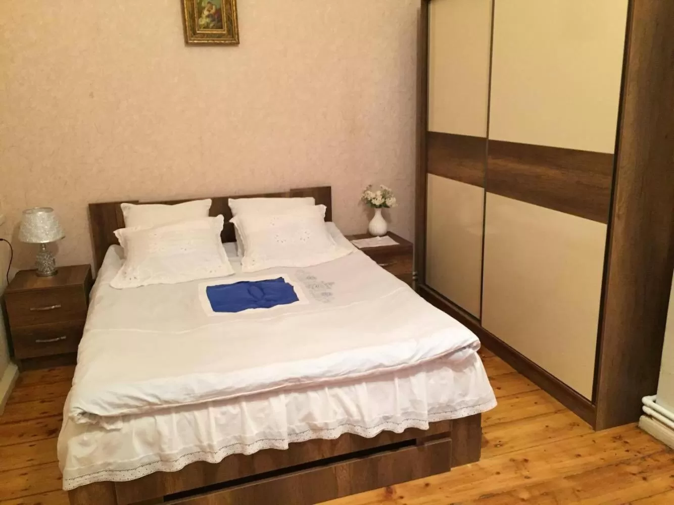 Photo of the whole room, Bed in House 1899