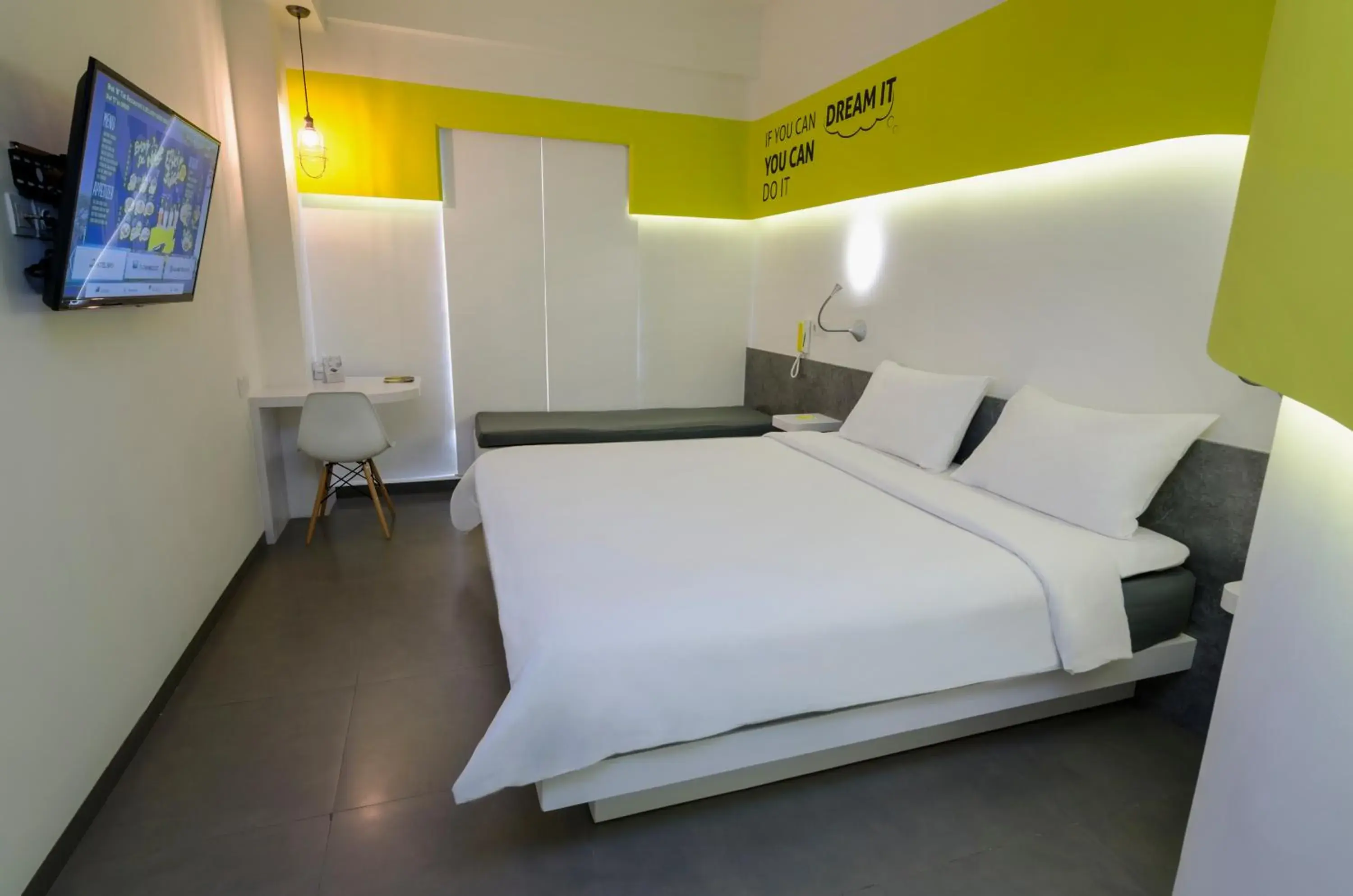 Bed in Yello Hotel Jemursari Bed in Yello Hotel Jemursari